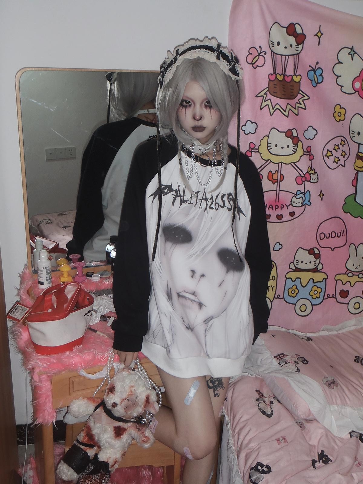 Alita26SS Dark Harajuku Raglan Sleeve Loose Fit Cartoon Graphic Women's Cotton Sweatshirts