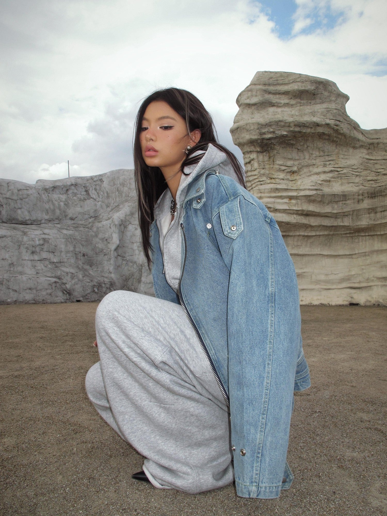 BUM STUDIO Vintage Blue Heavy Wash V-neck Zipper Loose Fit Women's Denim Jackets