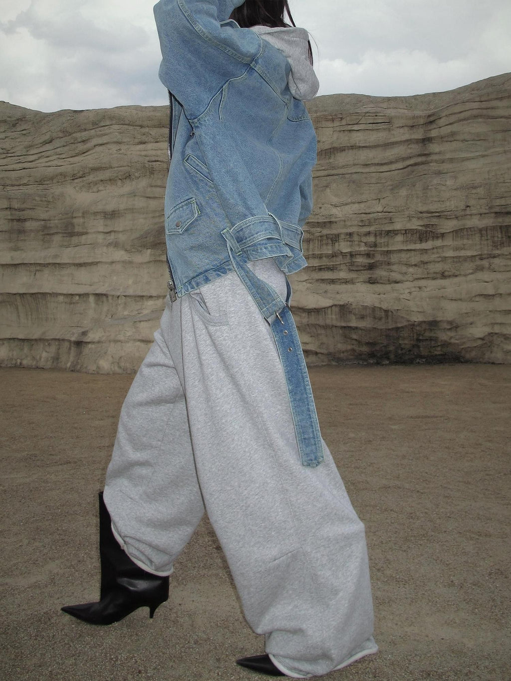 BUM STUDIO Vintage Blue Heavy Wash V-neck Zipper Loose Fit Women's Denim Jackets