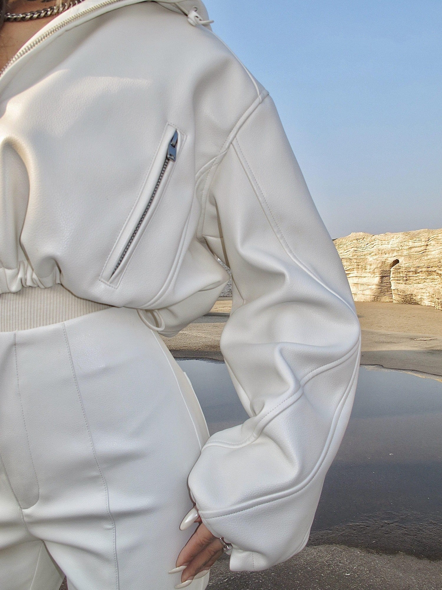 BUM STUDIO White Litchi Texture Heavy Padded Oversized Short Zip Women's Pu Leather Jackets