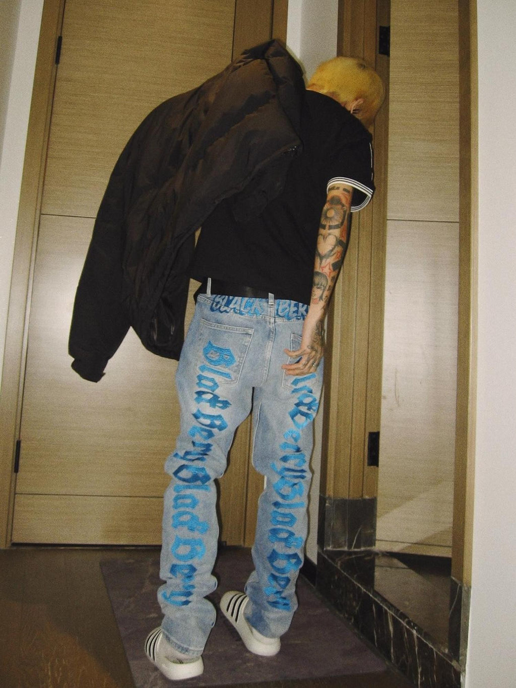 BlackBerry Washed Blue Heavy Embroidered Stacked Women's Denim Straight-leg Jeans