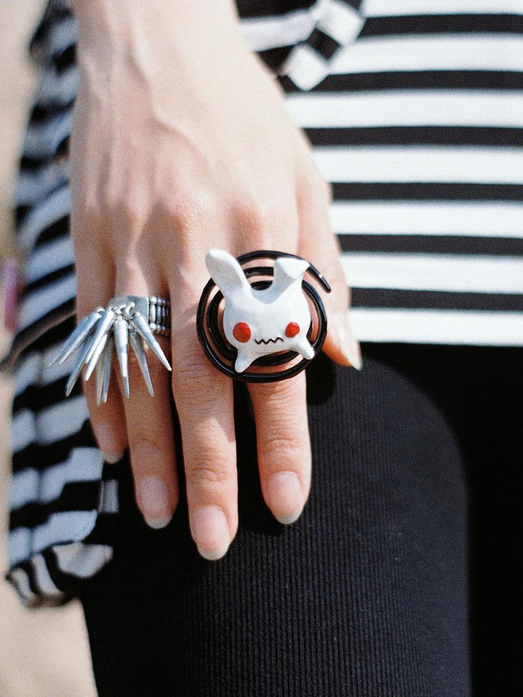 CFIERCE Minimalist Black White Contrast Elegant Chain Layered Unisex Jewelry 饰品
