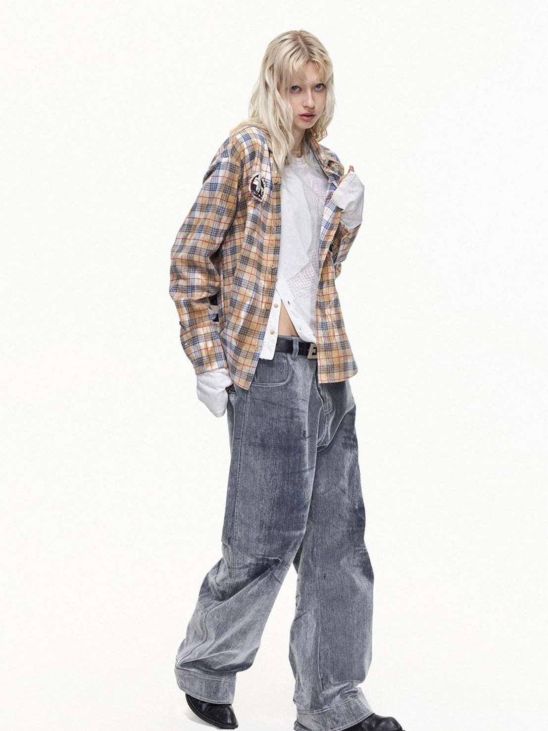 EMOBROTHER Laser Engraved Crackle Mid Rise Loose Cotton Pocket Zip Fly Wide-Leg Jeans