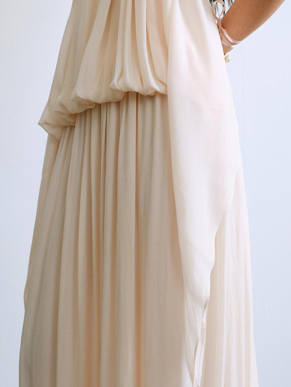 ENDO PER SE Halter Twisted Pleated Layered Flowy Women's Slip Maxi Dresses