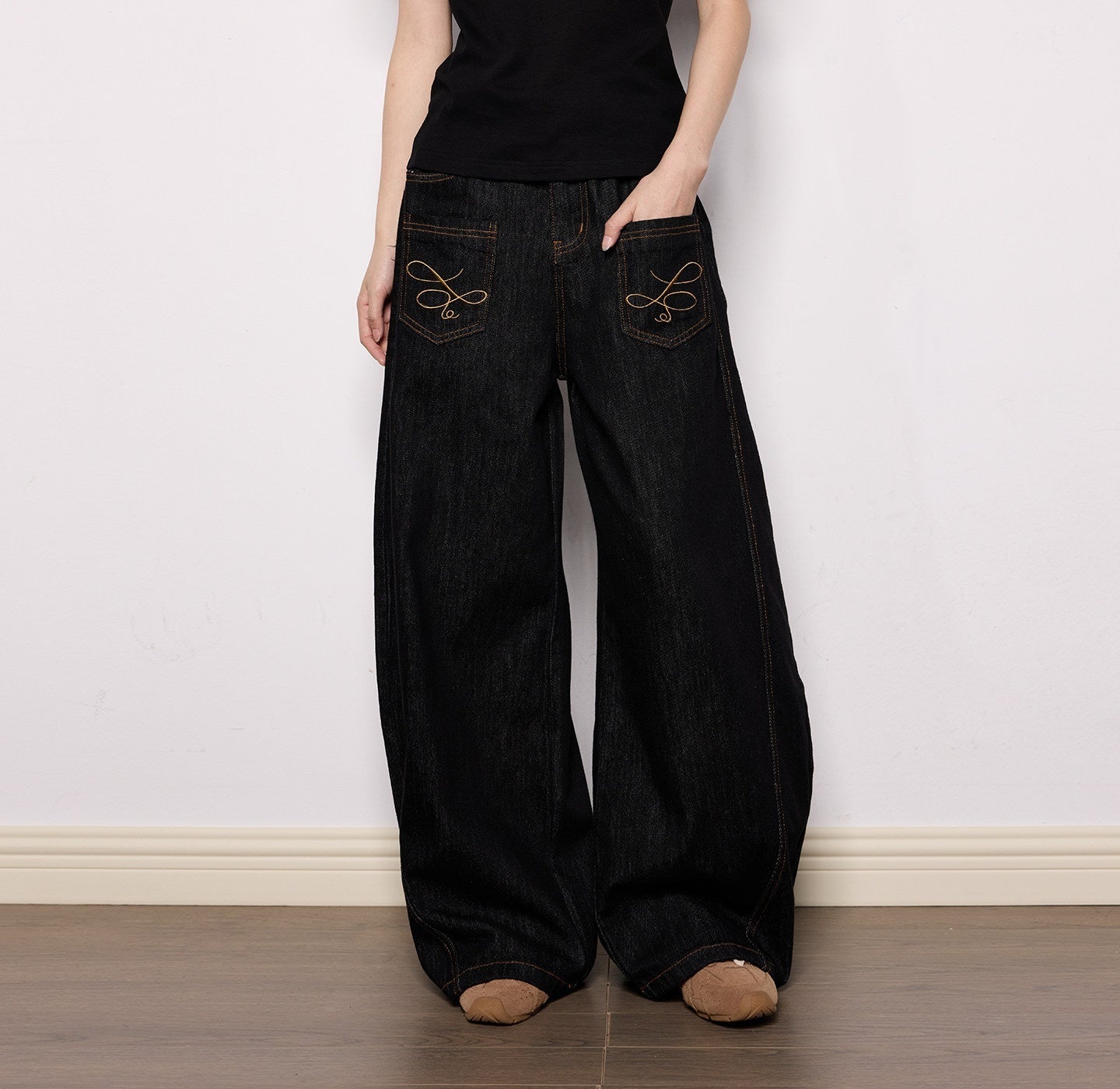 EZEK_Black_Machine_Embroidered_Loose_Fit_Women's_Cotton_Blend_Wide-leg_Jeans_949203961507_MISSTT