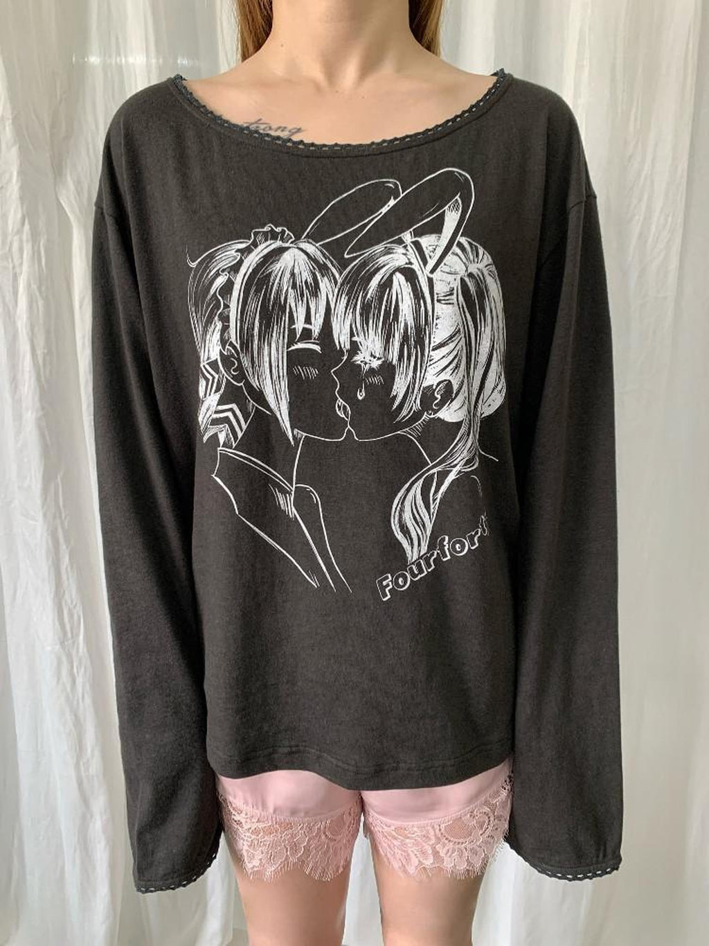 FOURFORTY Kiss Print Skin Friendly Drop Shoulder Women's Cotton Long Sleeve T-shirts