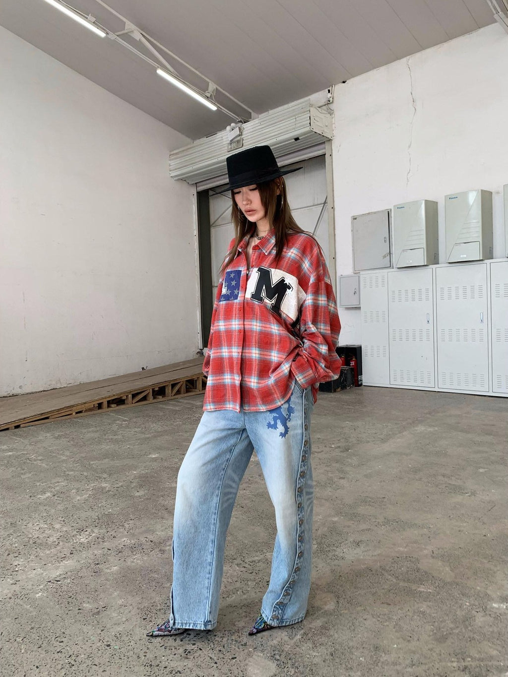 FOURFORTY Leg Flattering Fake Snap Button Placket Women's Denim Straight-leg Jeans