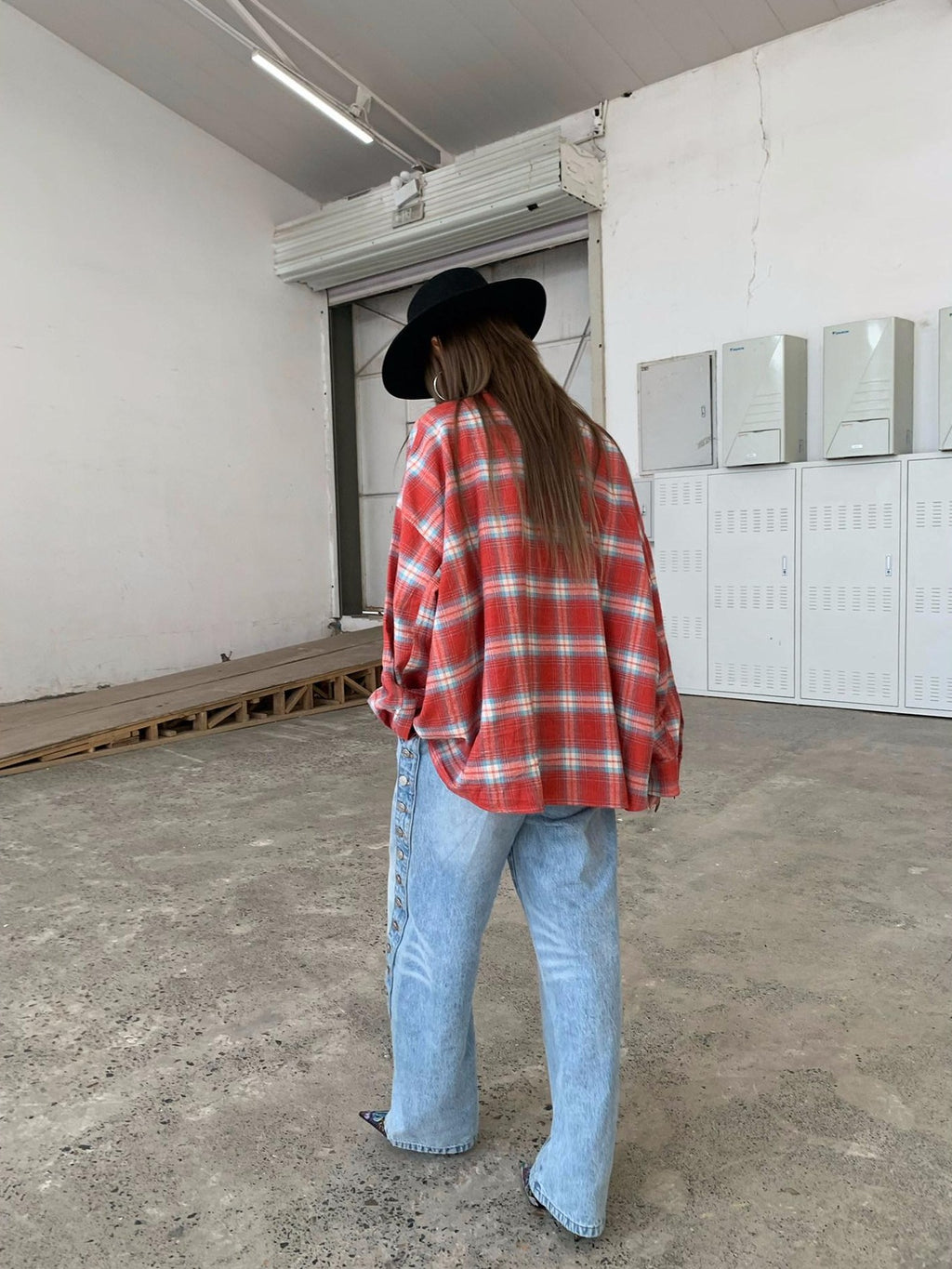 FOURFORTY Leg Flattering Fake Snap Button Placket Women's Denim Straight-leg Jeans