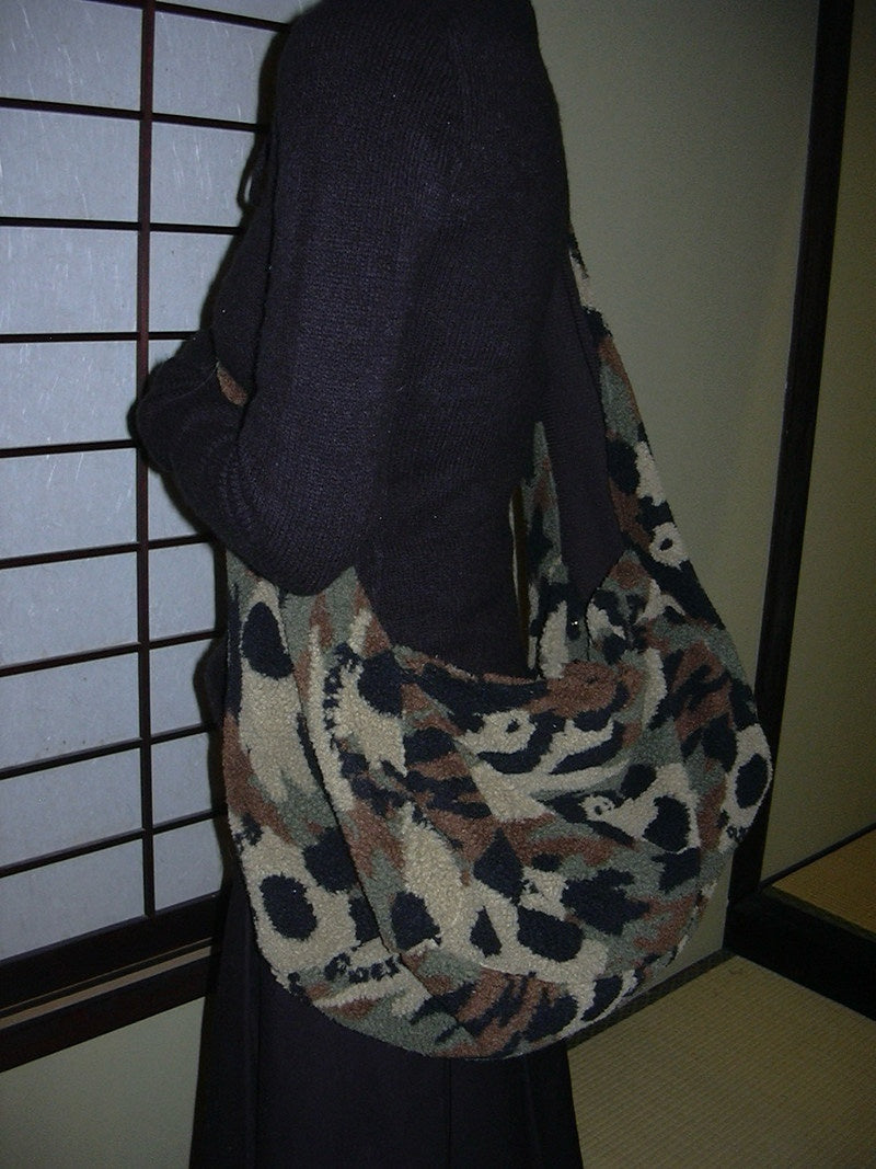 FOURFORTY_Panda_Camo_Milkman_Magnetic_Snap_Women's_Fleece_Cross_Body_Bags_860285471337_MISSTT
