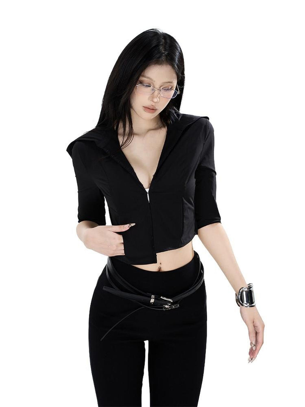 Fanptntox Black And White Hooded Hook Closure Mesh Back Slim Fit Women's Cropped Shirts