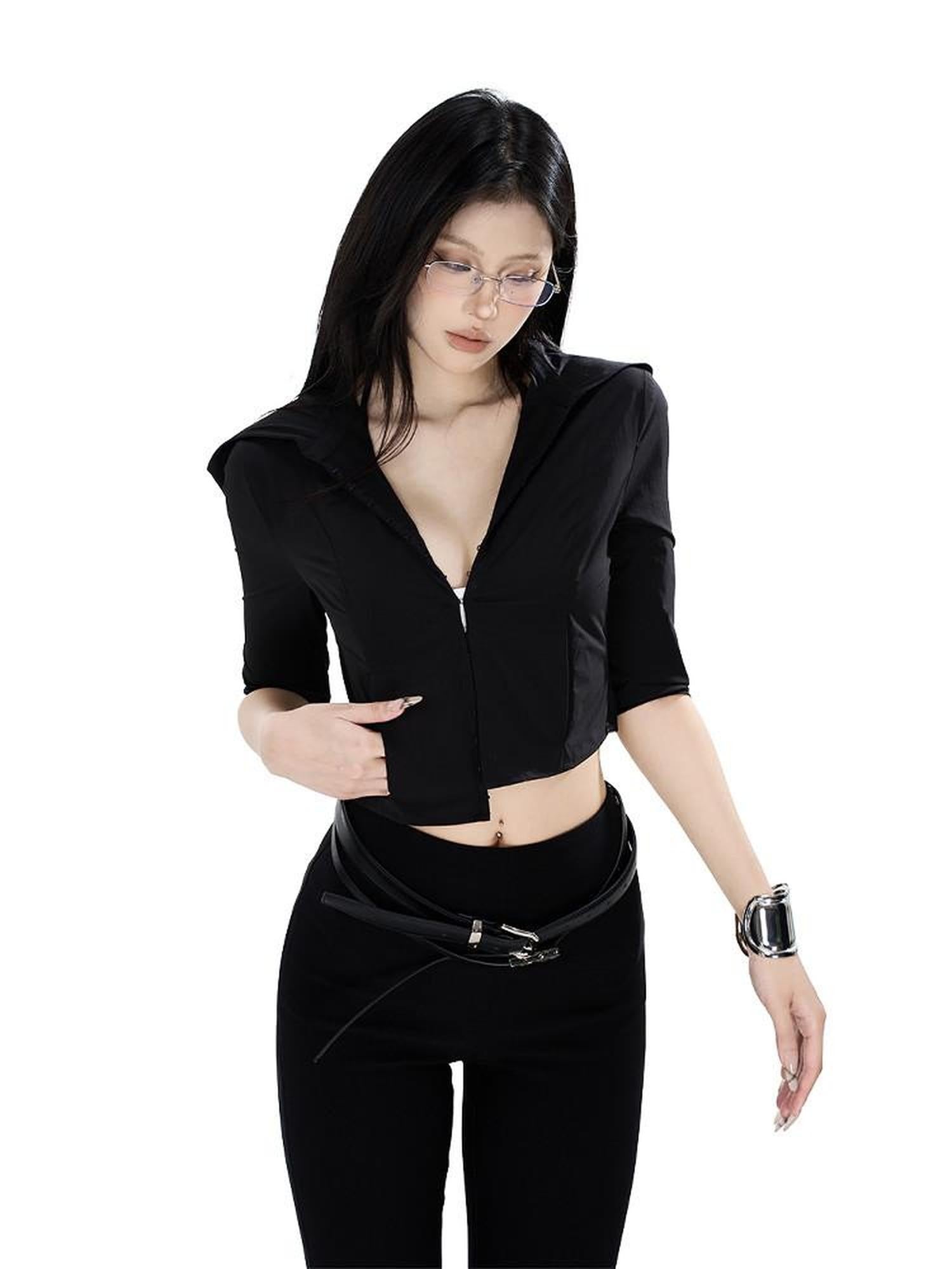 Fanptntox Black And White Hooded Hook Closure Mesh Back Slim Fit Women's Cropped Shirts