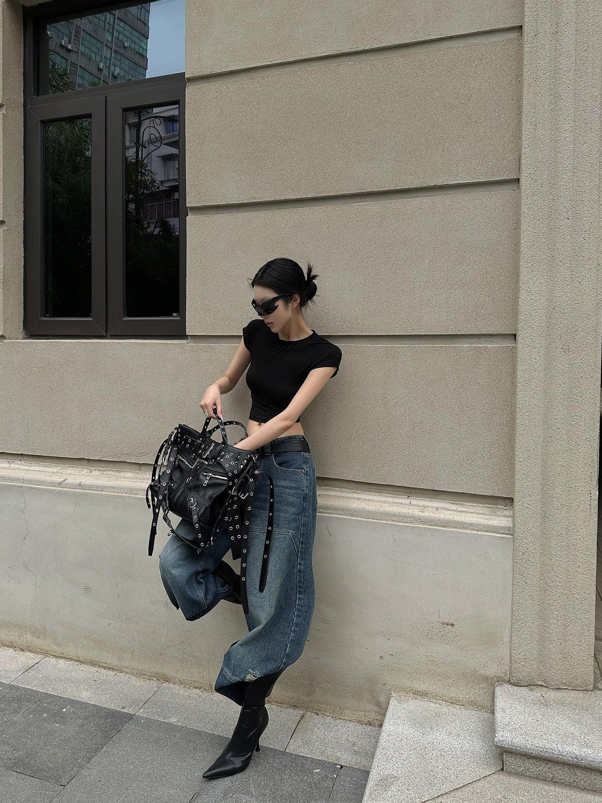 Fanptntox Black Spliced Lace Back Cropped Short Sleeve Women's Slim T-shirts
