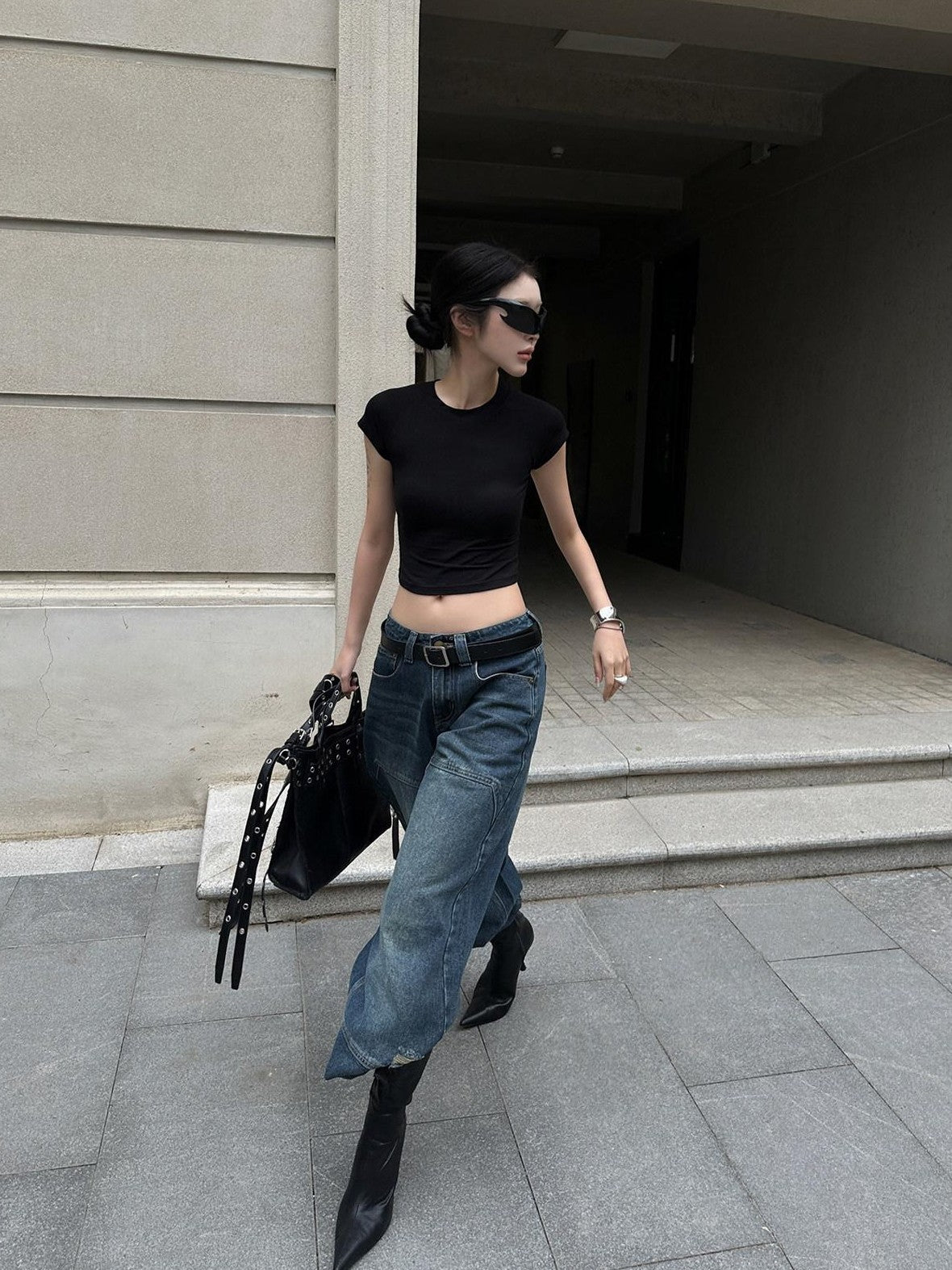 Fanptntox Black Spliced Lace Back Cropped Short Sleeve Women's Slim T-shirts