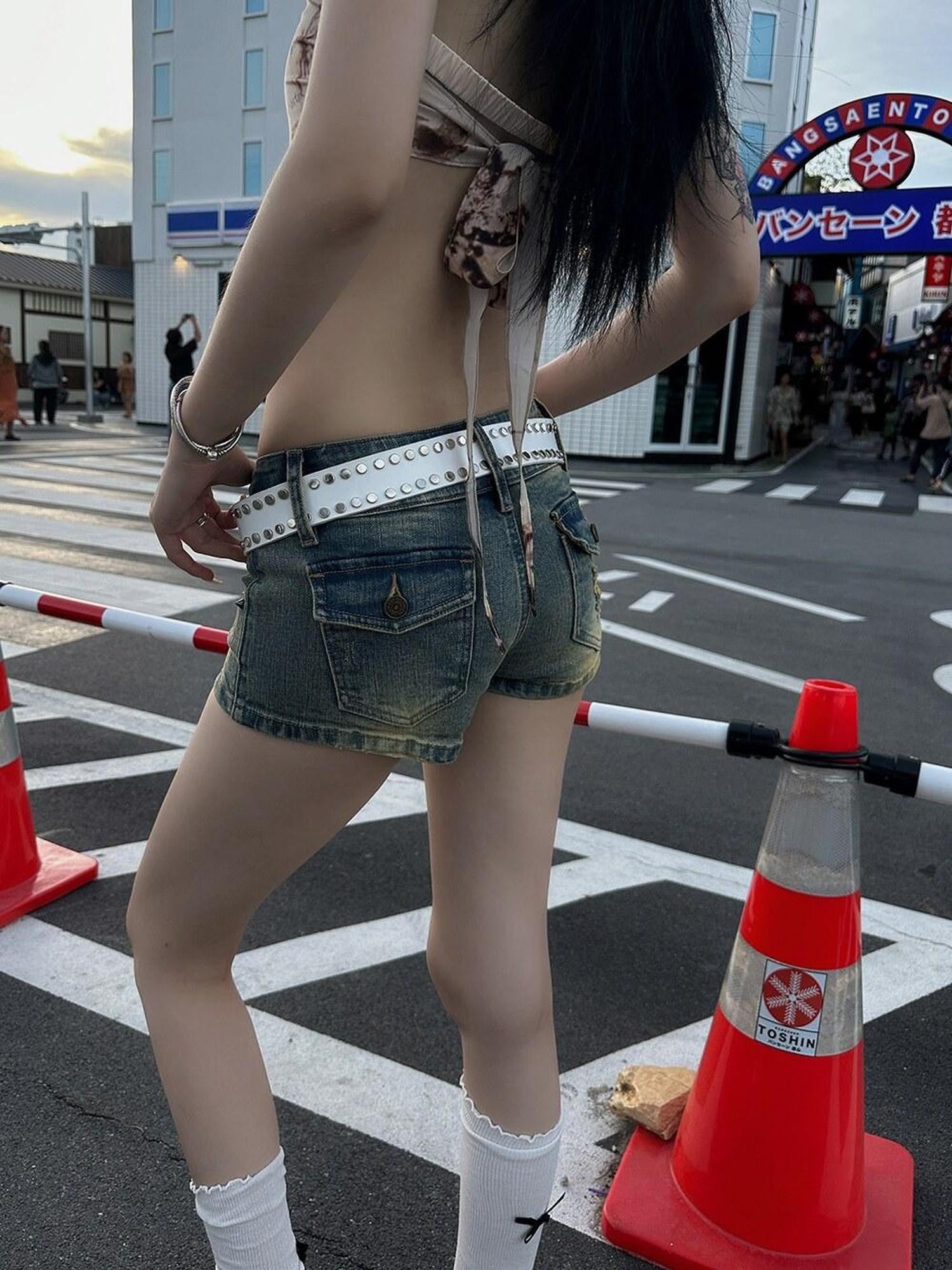 Fanptntox Blue Retro Studded Low Waist Zipper Fly Slim Women's Denim Shorts
