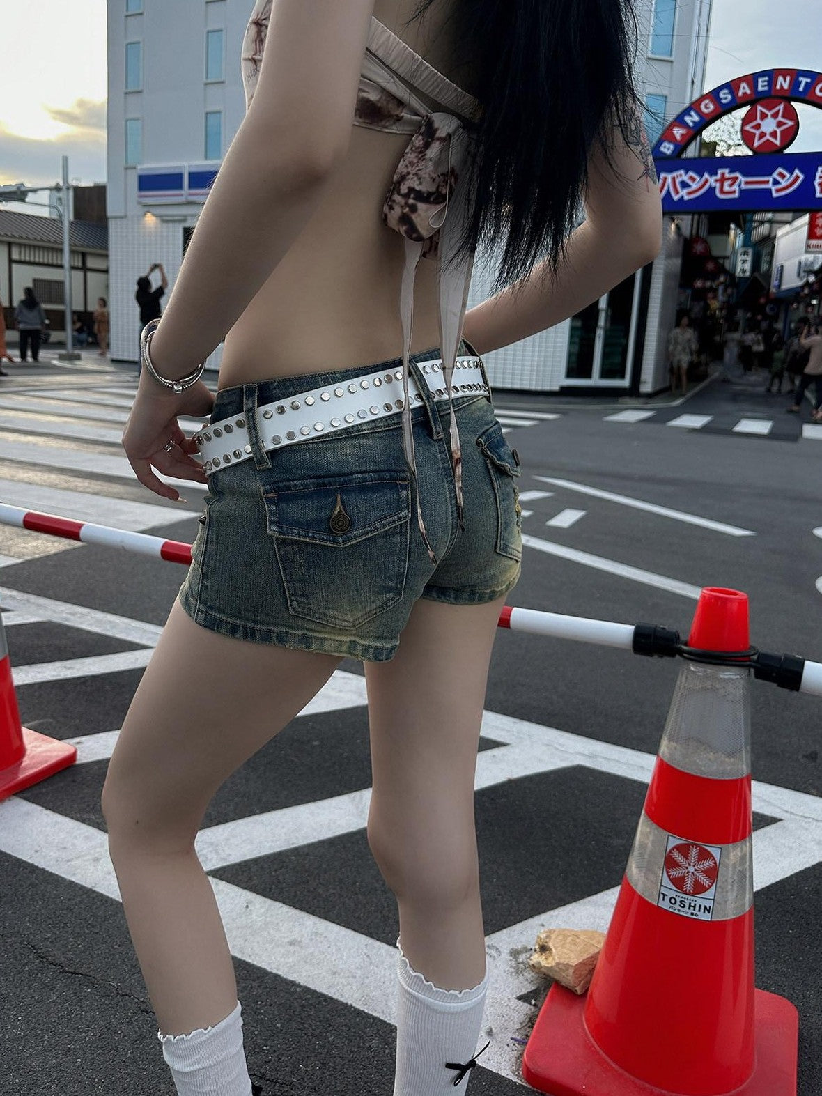 Fanptntox Blue Retro Studded Low Waist Zipper Fly Slim Women's Denim Shorts