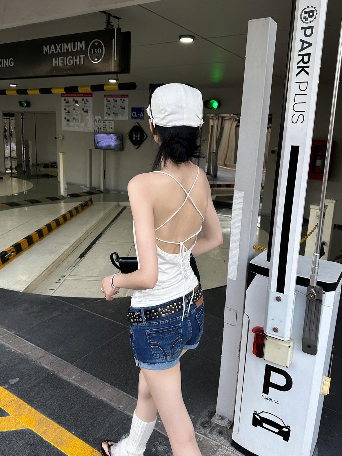 Fanptntox Solid White Cross Tie Backless Slim Fit Women's Other Fabric Camisoles