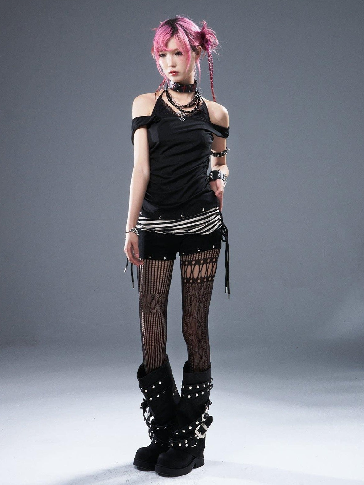 Frustration Garden Cotton Stretch Low Waist Asymmetric Slim Fit Women Black Short Trousers