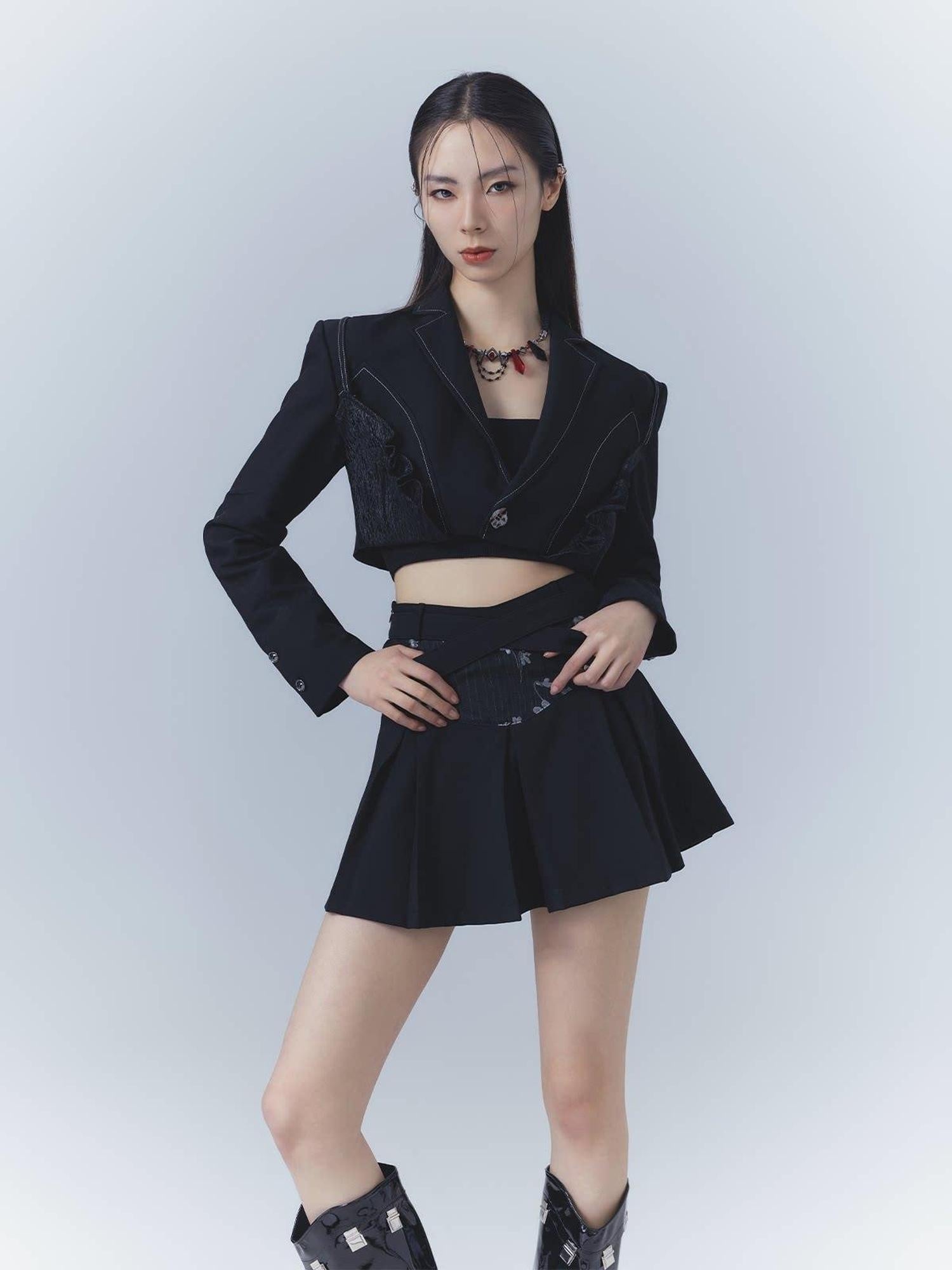 Frustration Garden Slim Unique Notched Lapel Black Button Longsleeve Stretch Blend Cropped Jackets