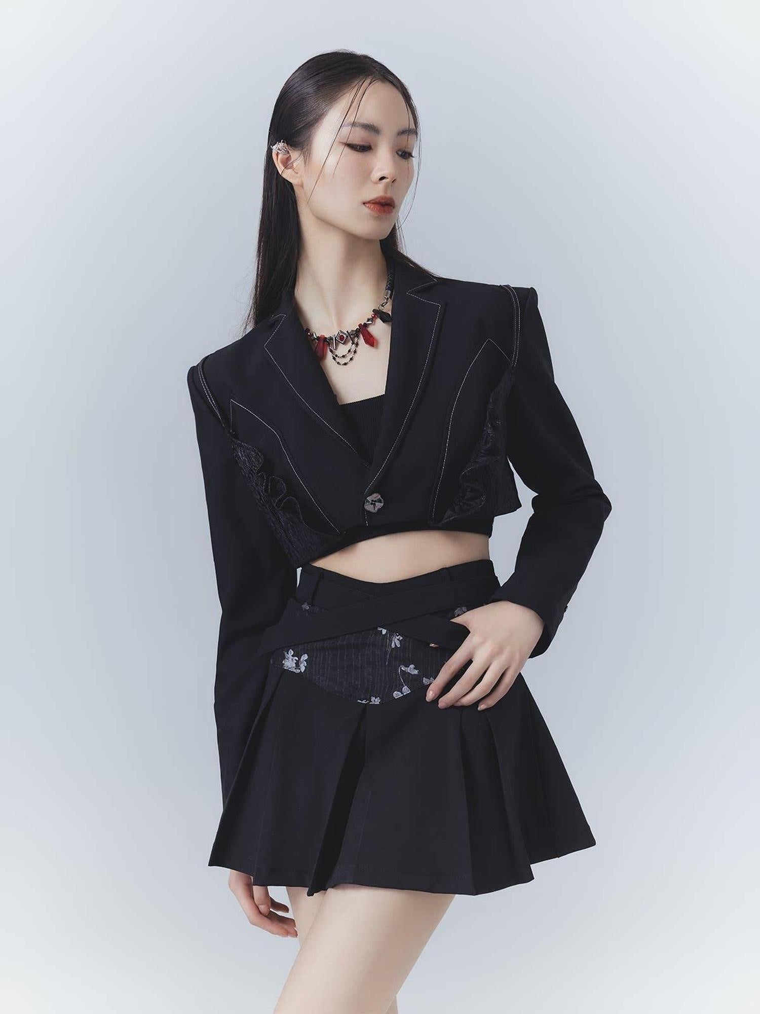 Frustration Garden Slim Unique Notched Lapel Black Button Longsleeve Stretch Blend Cropped Jackets