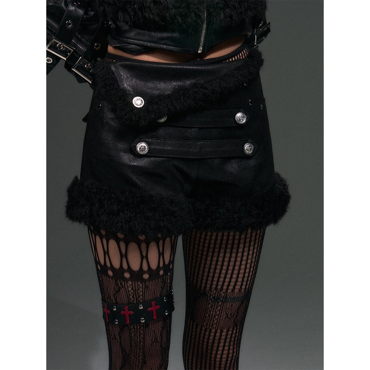 Frustration_Garden_Warm_Vintage_Pu_Patchwork_Low_Waist_Slim_Straight_Black_Women_Short_Trousers_MISSTT