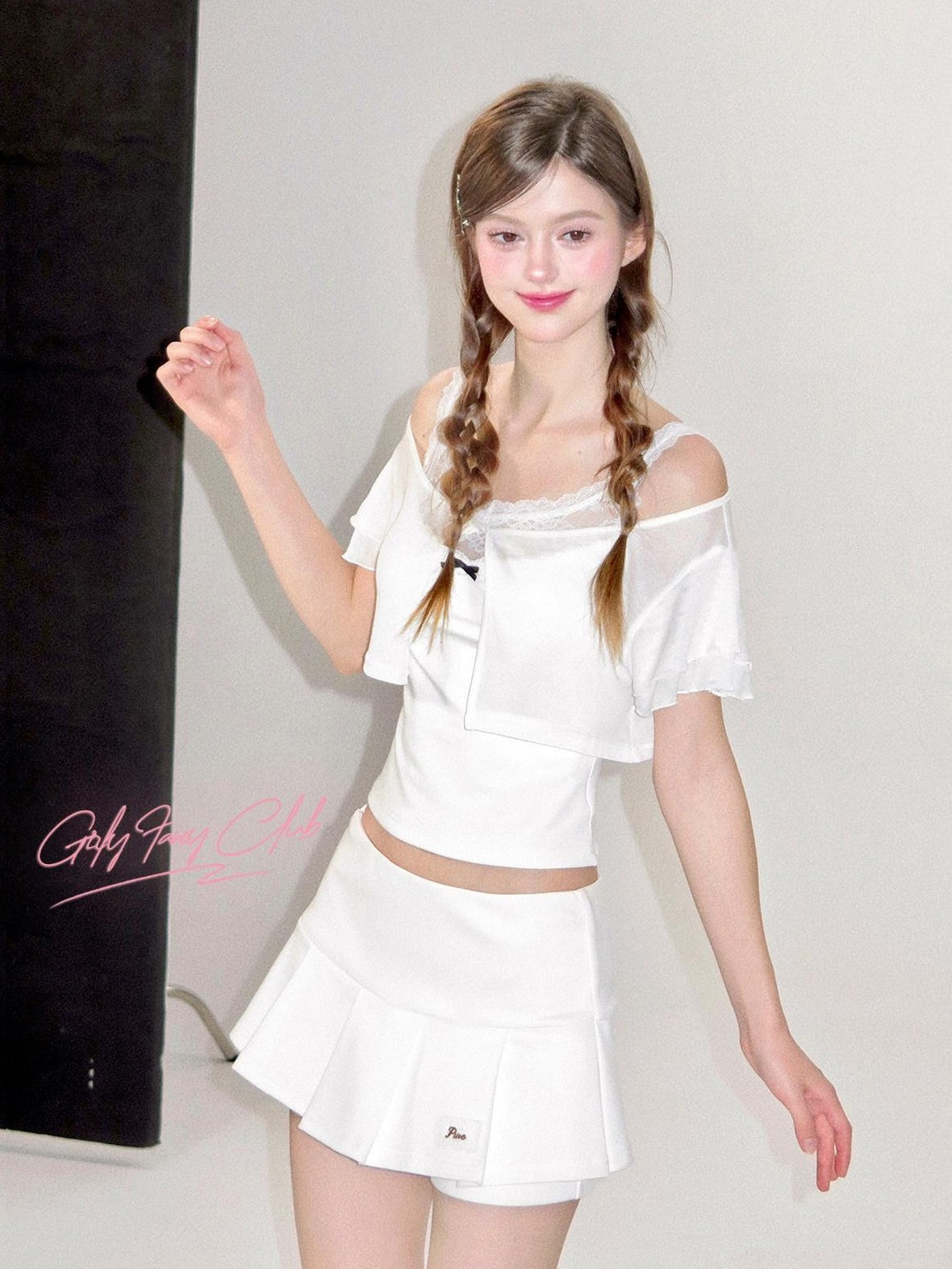 Girly Fancy Club Cloud White Lace Spliced Cropped U Neck Slim Fit Women's Lyocell Camisoles