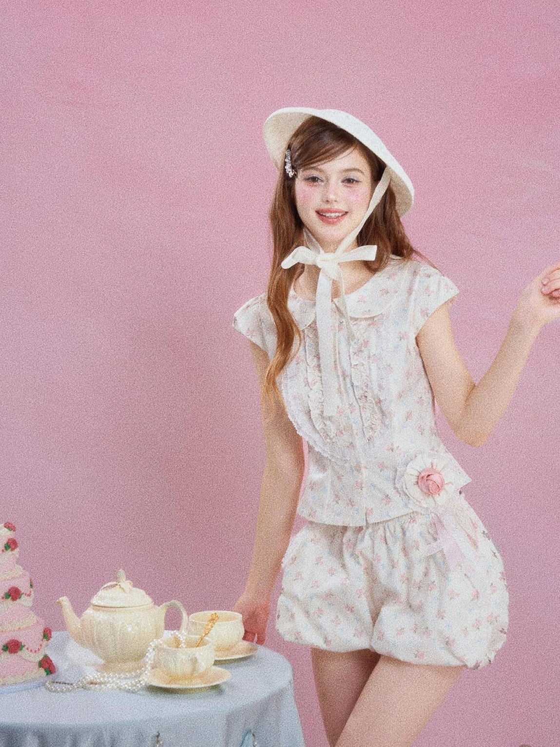 Girly Fancy Club Cream Floral Doll Collar Lace Trim Women's Casual Top & Shorts Sets