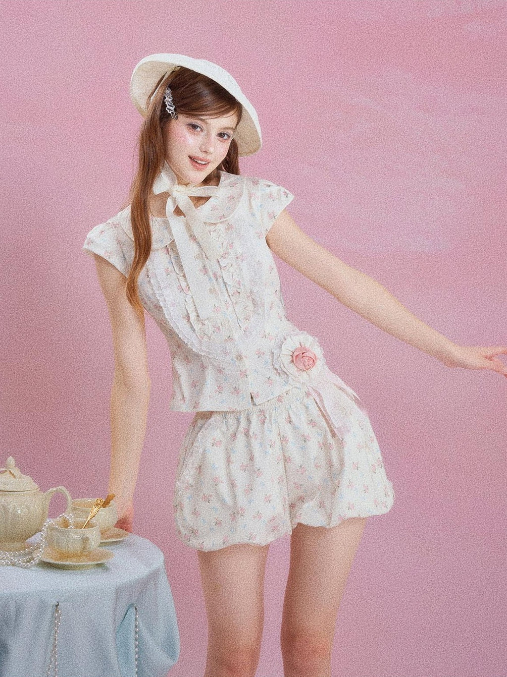 Girly Fancy Club Cream Floral Doll Collar Lace Trim Women's Casual Top & Shorts Sets