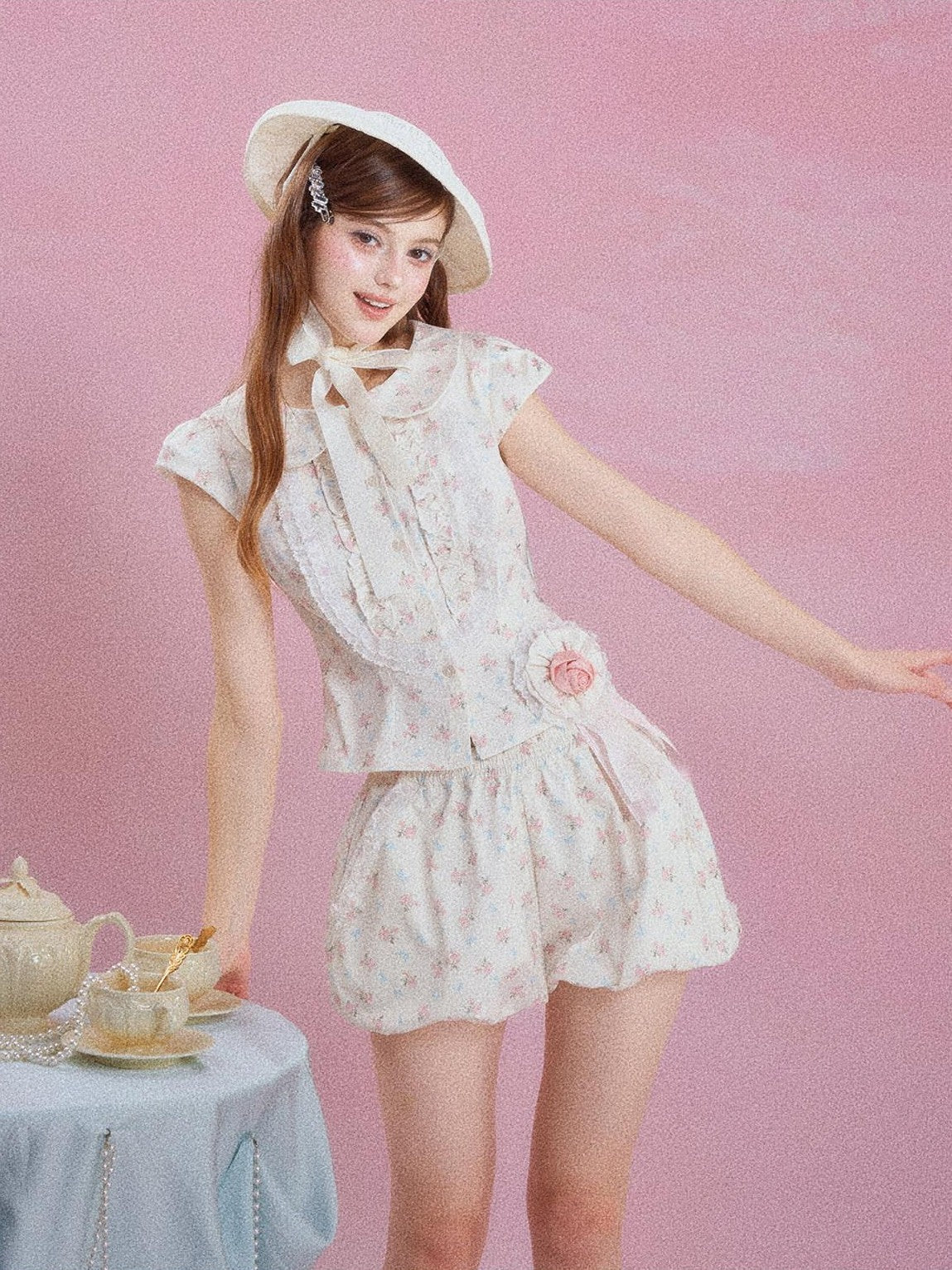 Girly Fancy Club Cream Floral Doll Collar Lace Trim Women's Casual Top & Shorts Sets