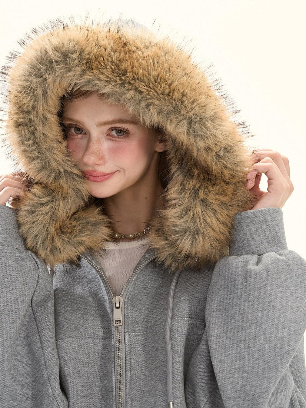 Girly Fancy Club Gray Detachable Fur Hood Cropped Women's Down Filled Zip-up Hoodies