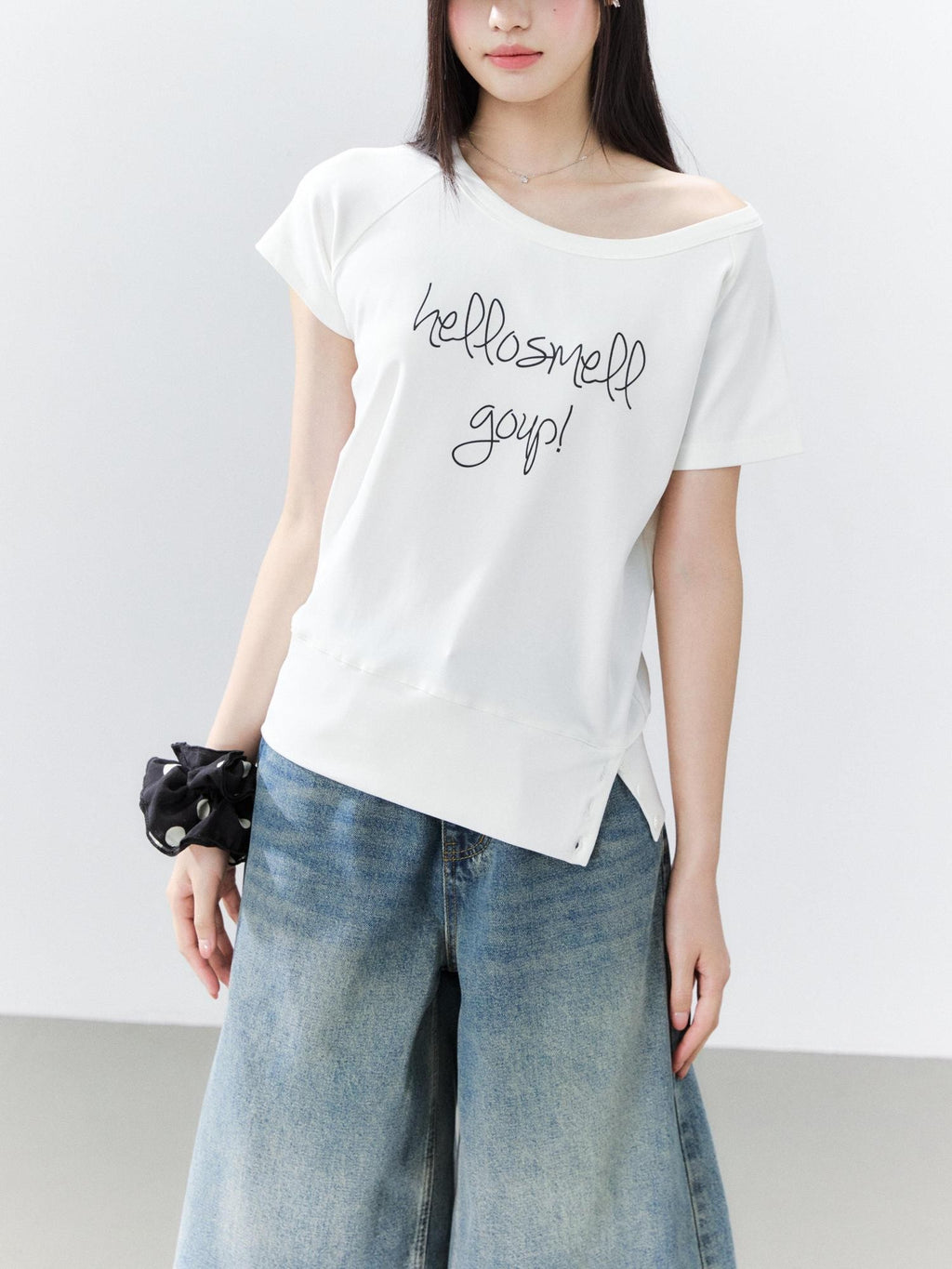 Hypoekai Asymmetrical Side Slit Printed Round Neck Women's Off-shoulder T-shirts