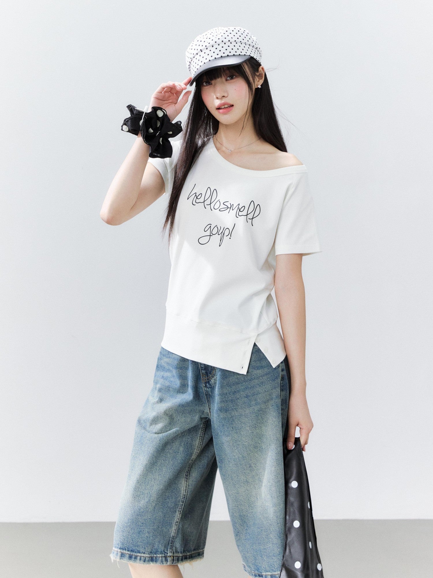 Hypoekai Asymmetrical Side Slit Printed Round Neck Women's Off-shoulder T-shirts