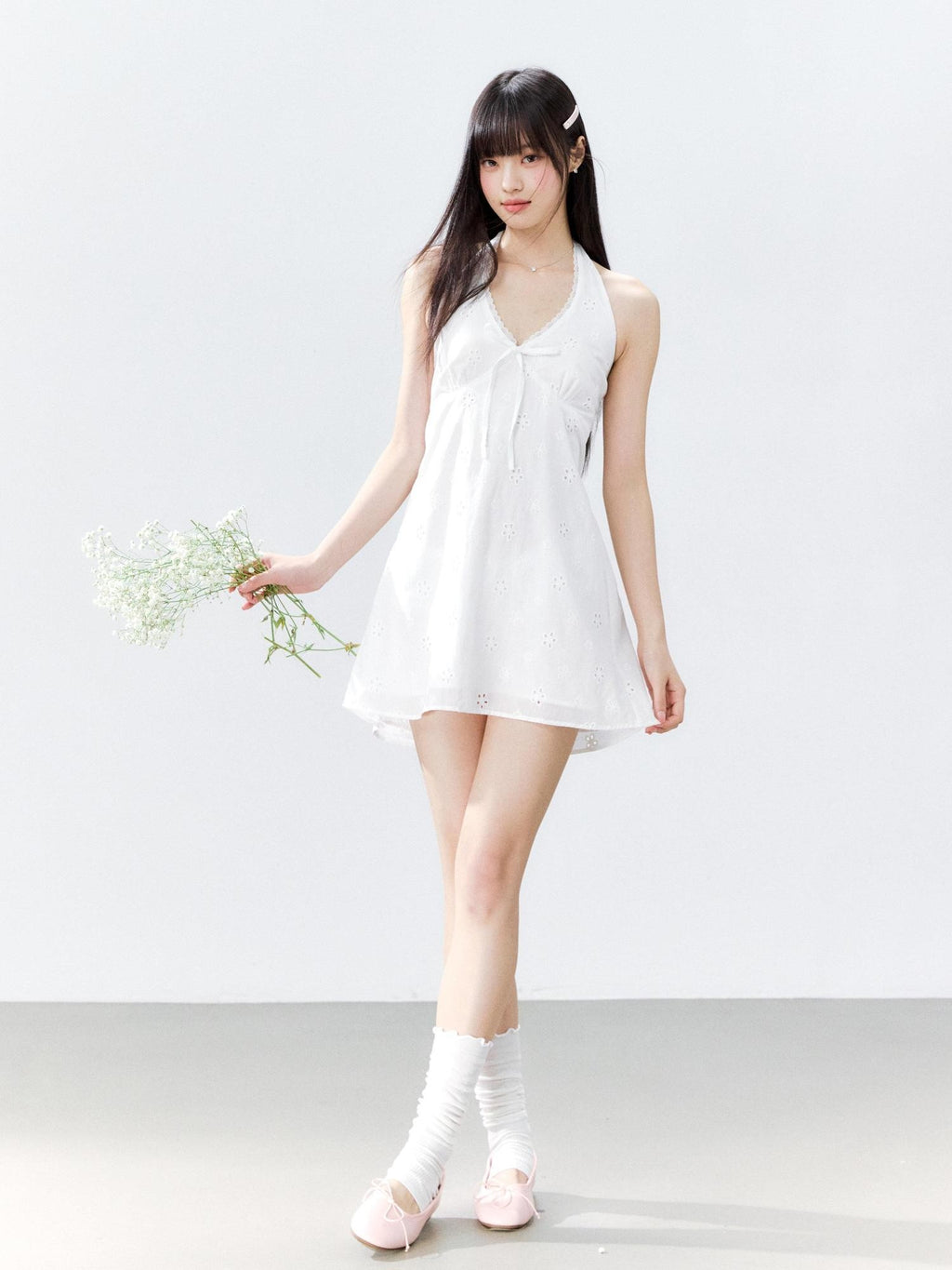 Hypoekai White Embroidered Lace Trim Casual Loose Slimming Women's Halter Mini Dresses