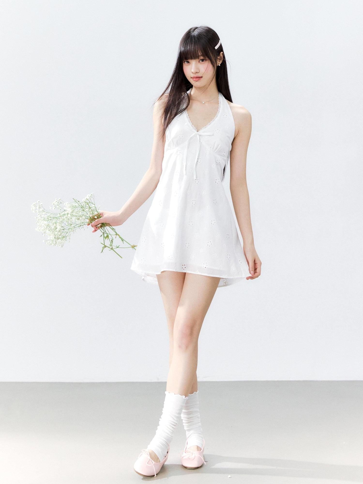 Hypoekai White Embroidered Lace Trim Casual Loose Slimming Women's Halter Mini Dresses