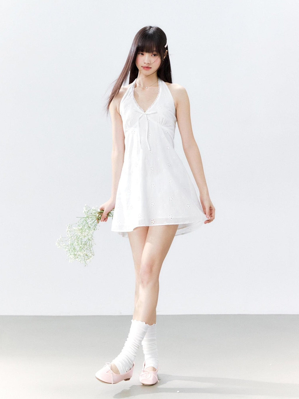 Hypoekai White Embroidered Lace Trim Casual Loose Slimming Women's Halter Mini Dresses