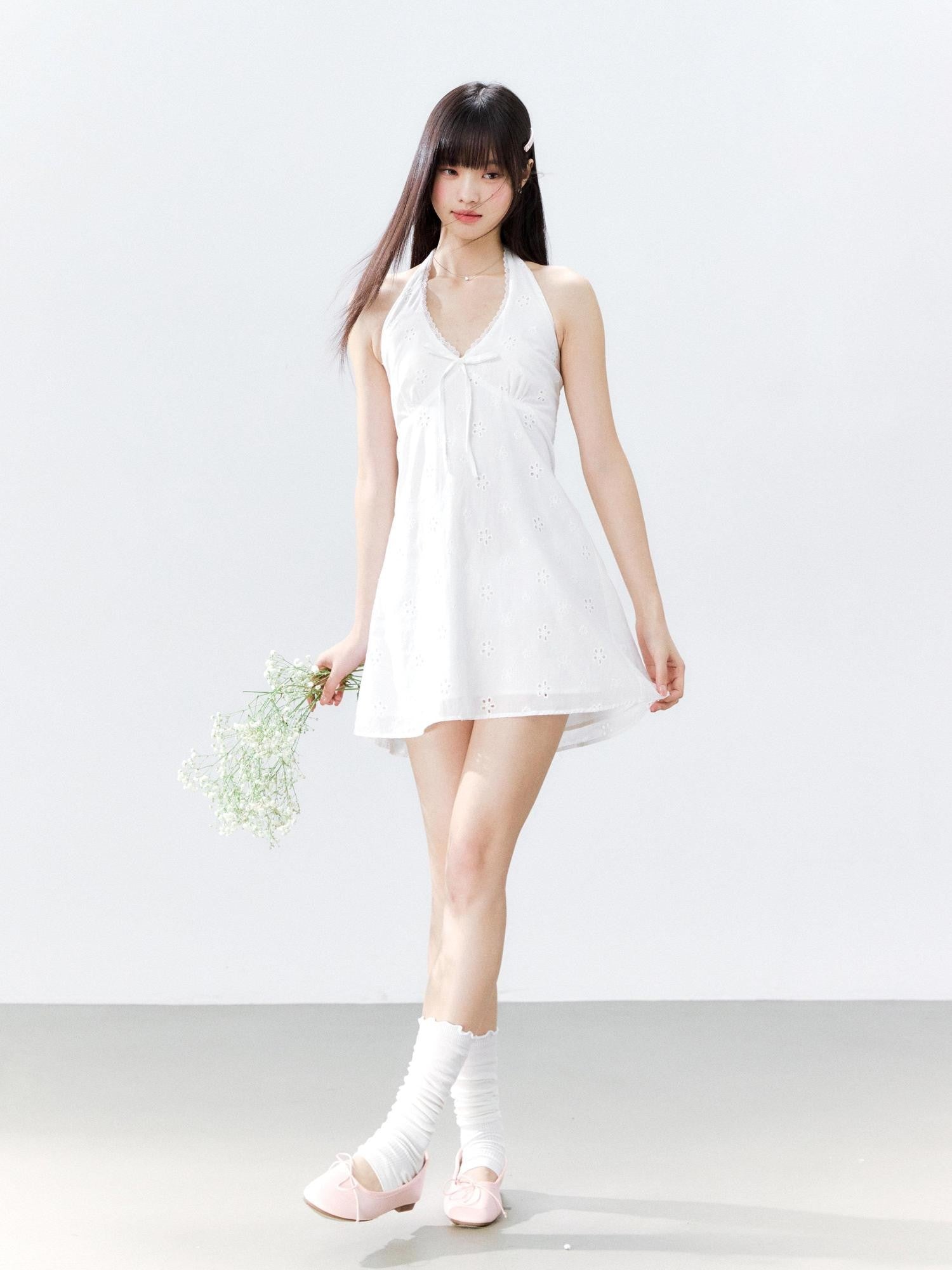 Hypoekai White Embroidered Lace Trim Casual Loose Slimming Women's Halter Mini Dresses
