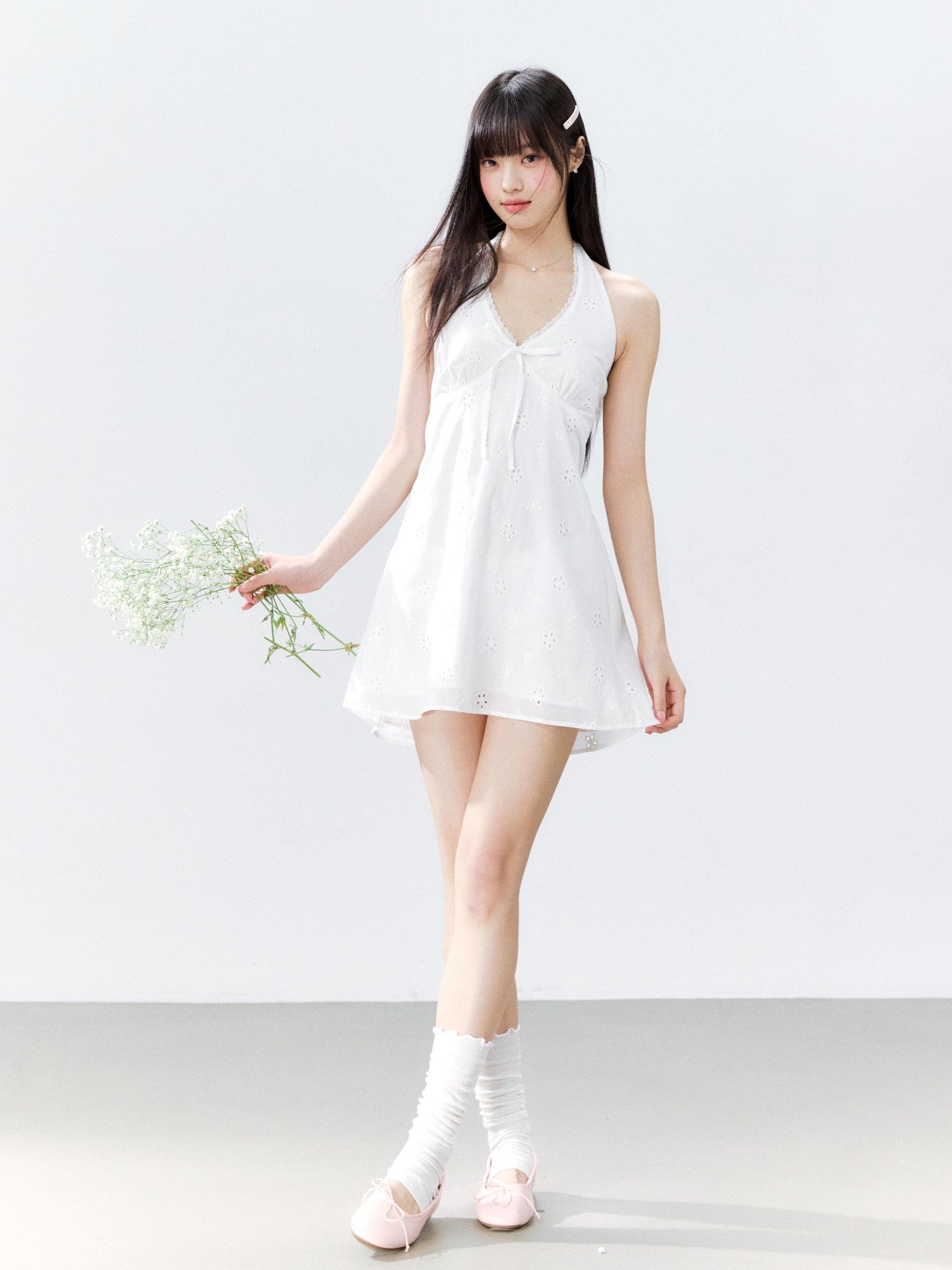 Hypoekai White Embroidered Lace Trim Casual Loose Slimming Women's Halter Mini Dresses