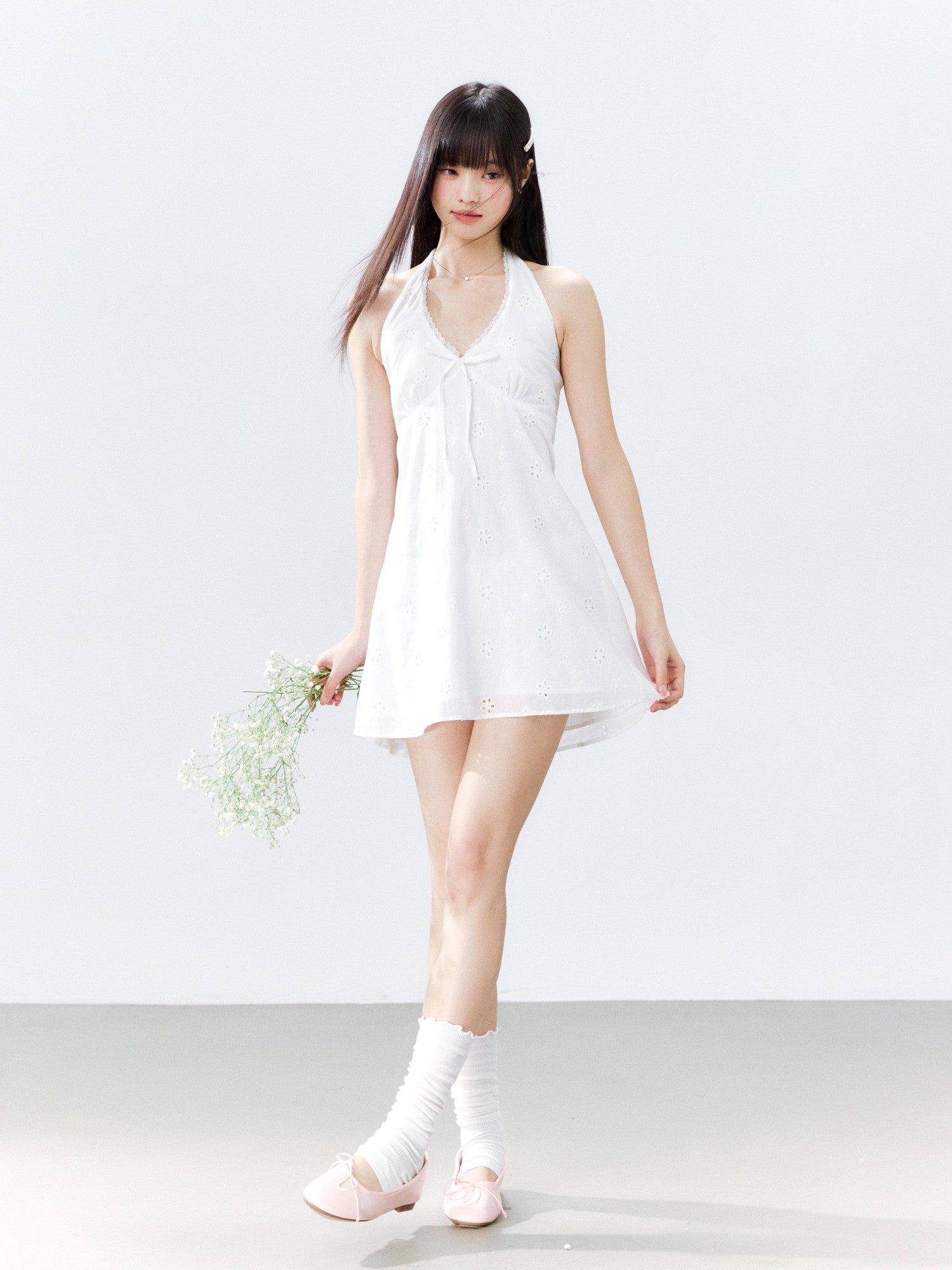 Hypoekai White Embroidered Lace Trim Casual Loose Slimming Women's Halter Mini Dresses