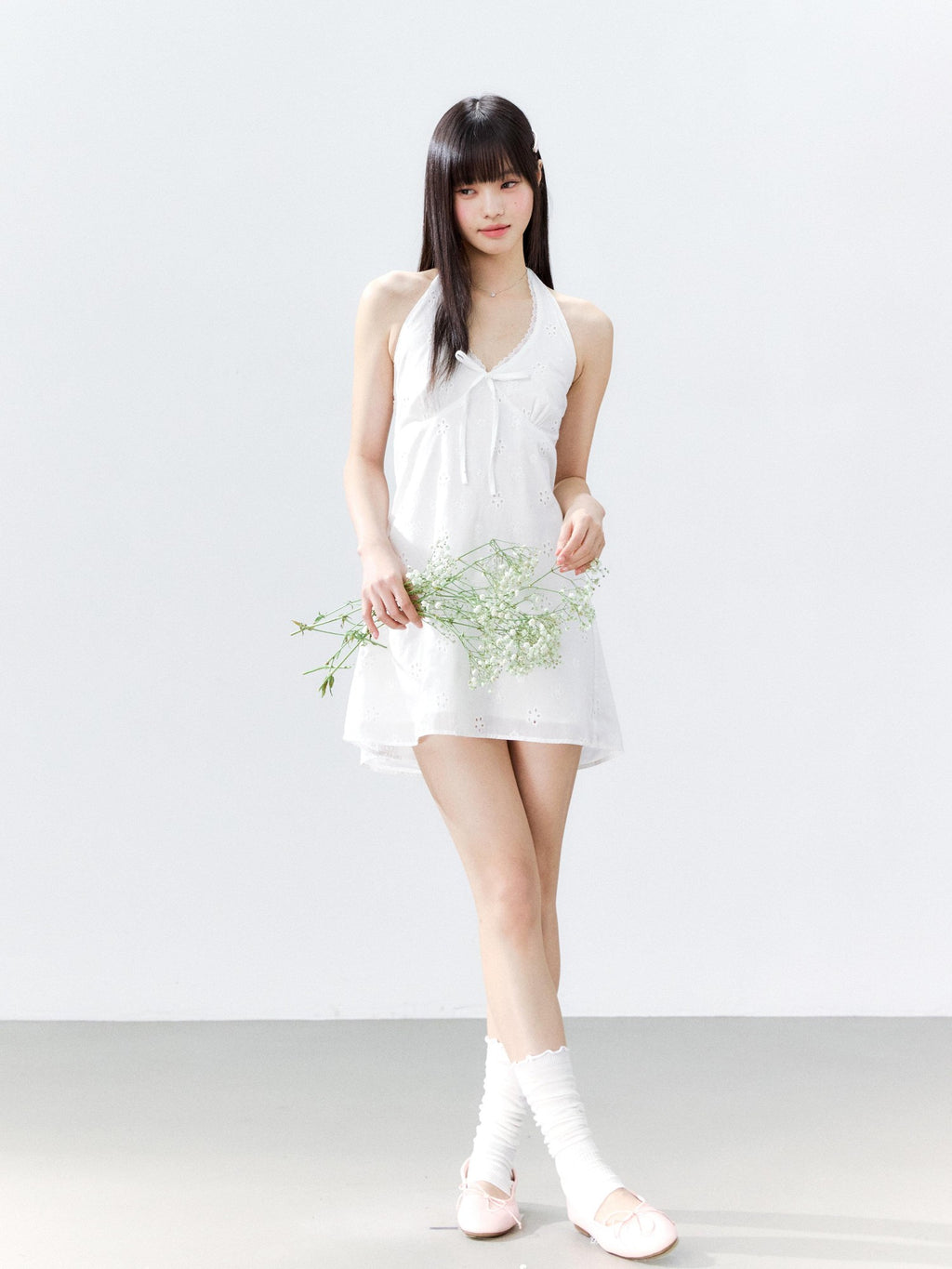 Hypoekai White Embroidered Lace Trim Casual Loose Slimming Women's Halter Mini Dresses