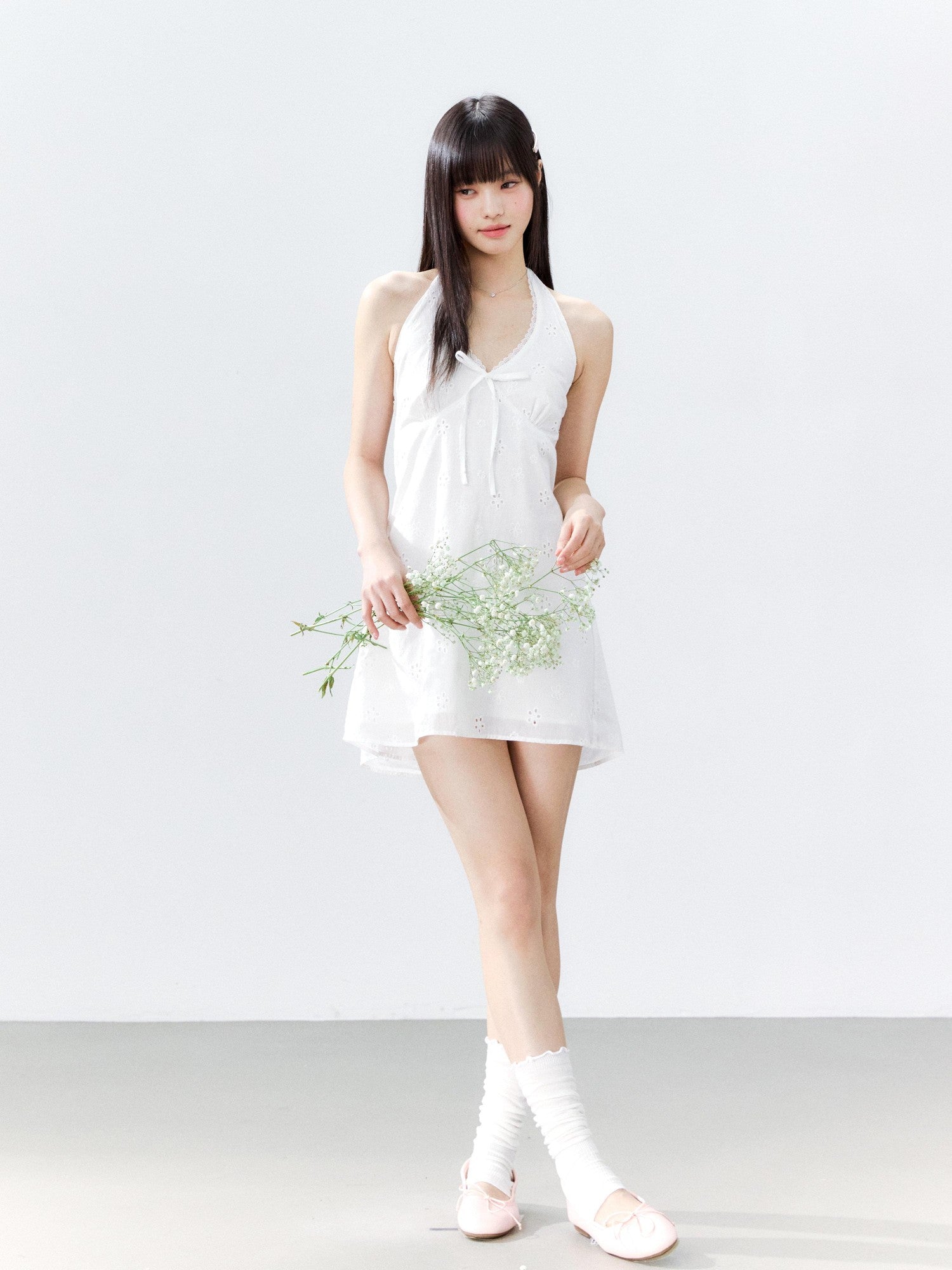Hypoekai White Embroidered Lace Trim Casual Loose Slimming Women's Halter Mini Dresses