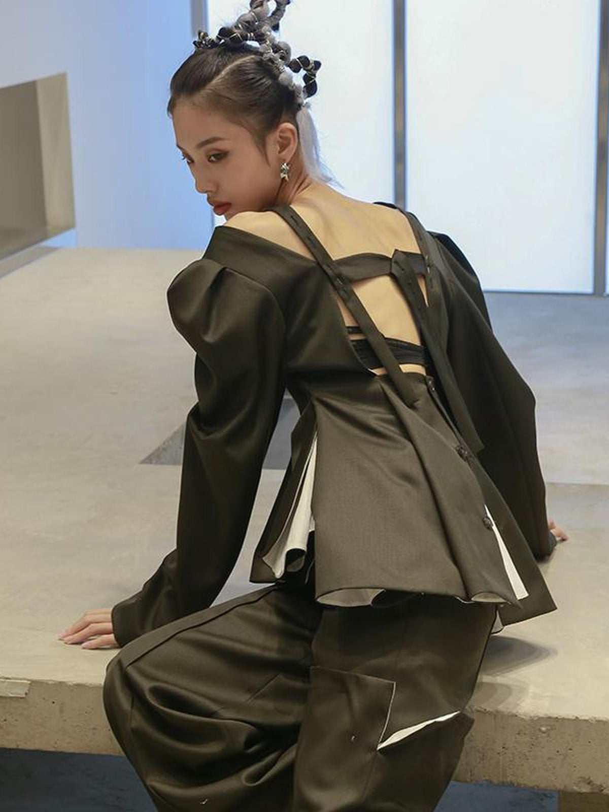 Jnylon studios Open Back Lace Up Ruffle Hem Bubble Sleeve Women's Casual Jackets