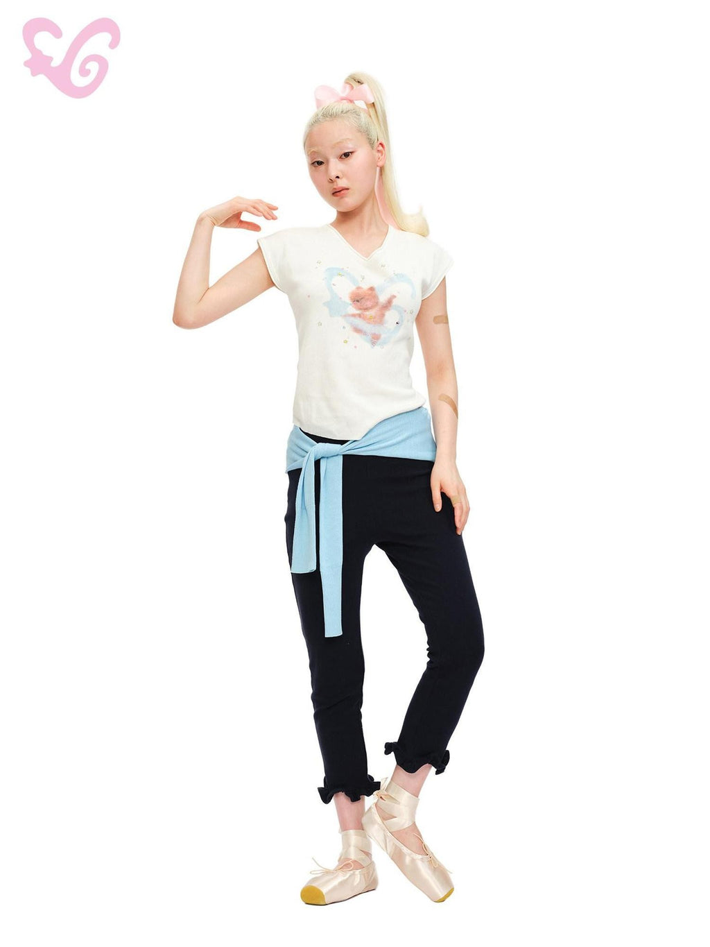MOF White Knit Bear Heart Print V-neck Crop Waist Women's Short Sleeve T-shirts