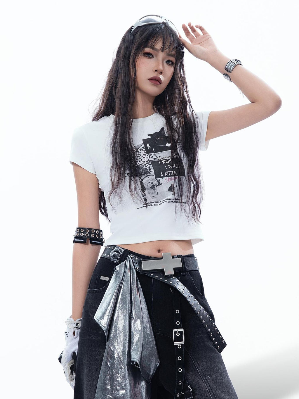 MOGONGSHE Leopard Print Black Cat Bat Graphic Women's Cotton Crop Tops