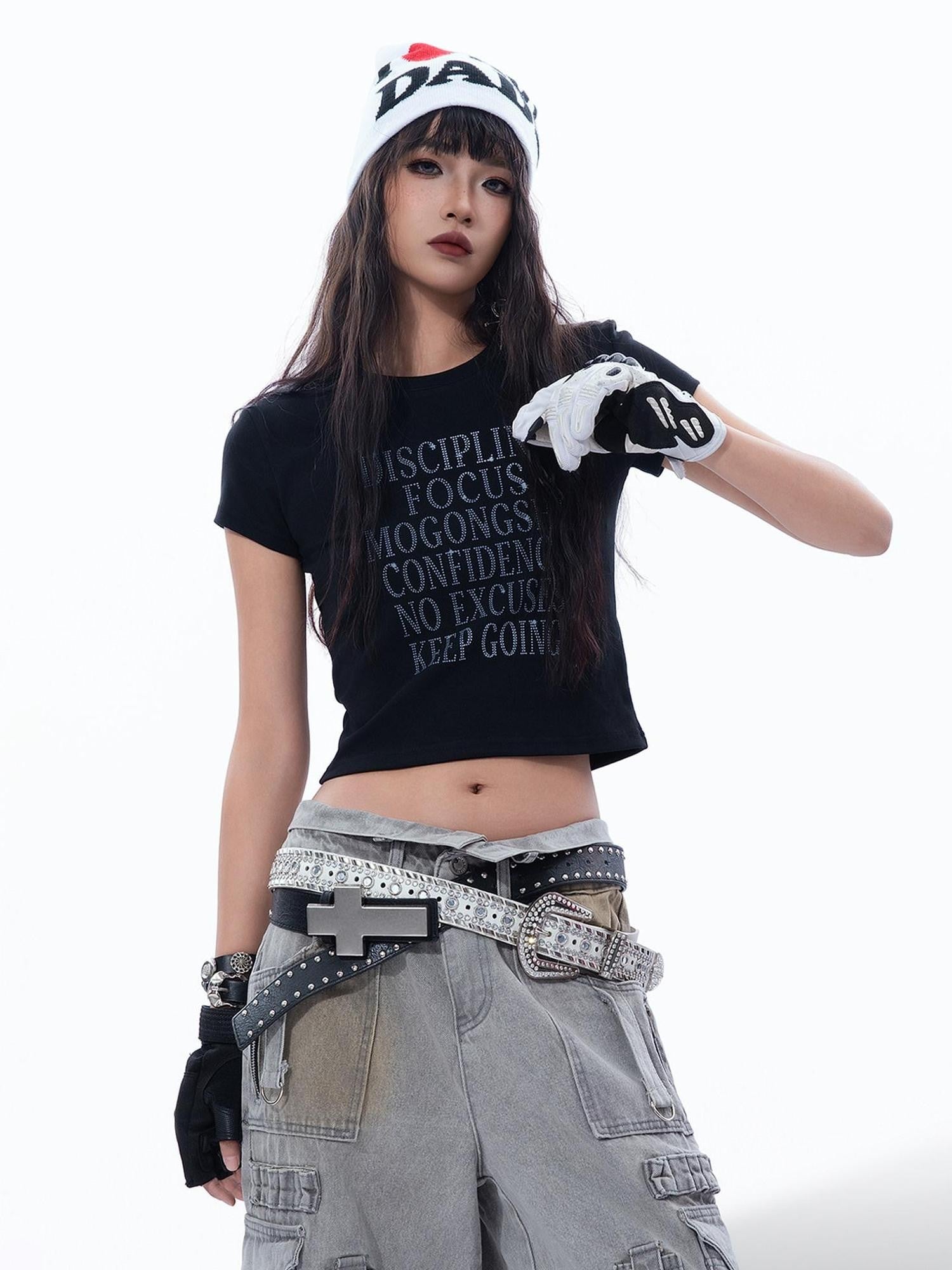 MOGONGSHE Retro Asian Letter Print Alternative Slim Fit Half Sleeve Women's Crop Tops