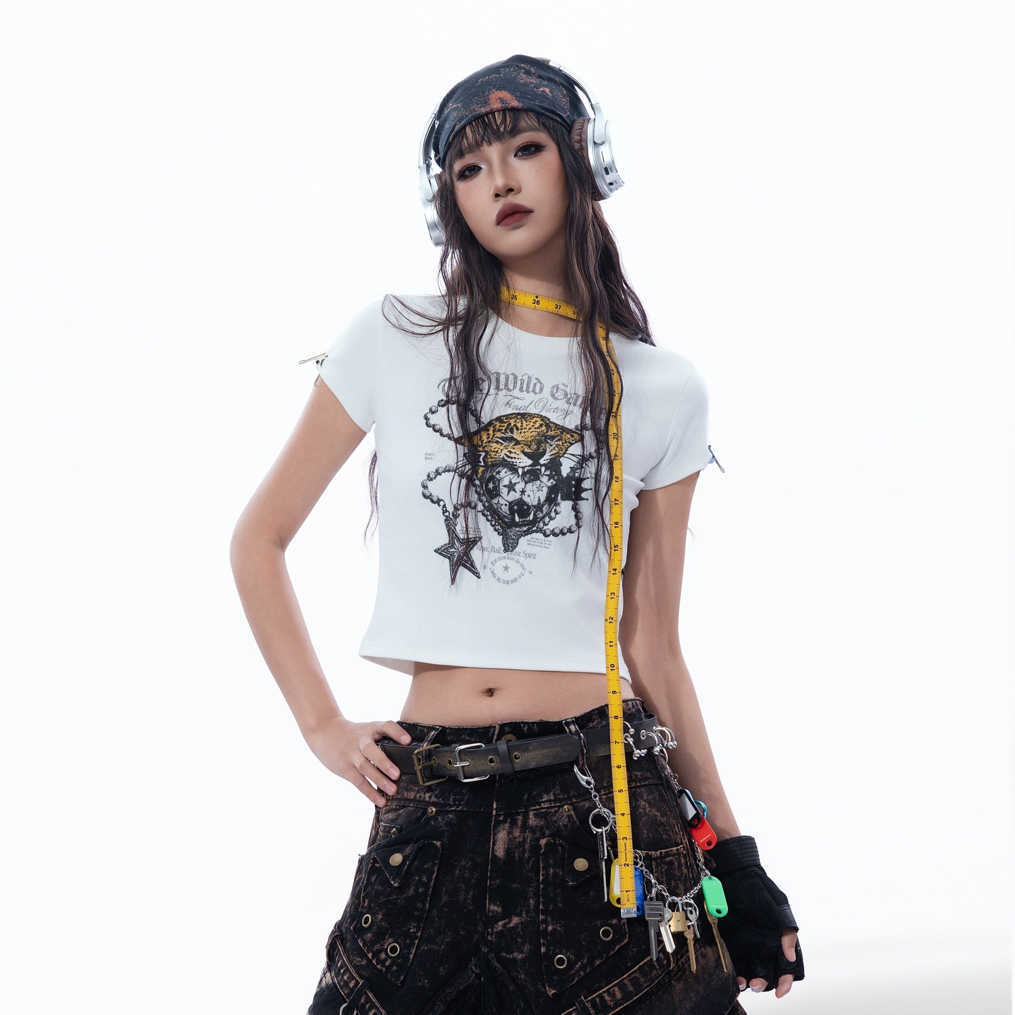 MOGONGSHE_Sweet_Cool_Chain_And_Gold_Leopard_Holding_Ball_Print_Women's_Crop_Tops_1067541445808_MISSTT