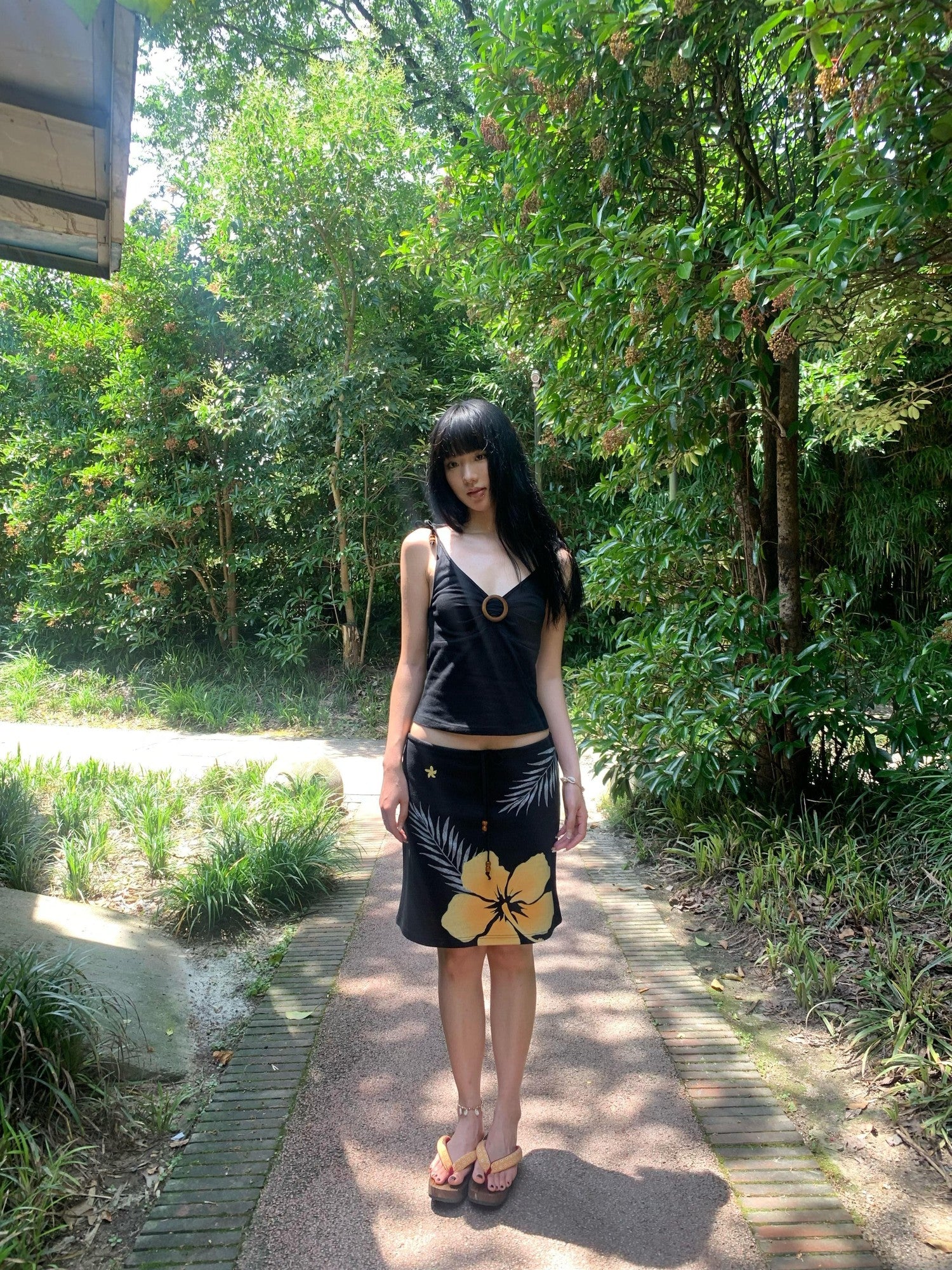 Miko esst Tropical Hibiscus Island Print Wood Button Women's Tank Tops