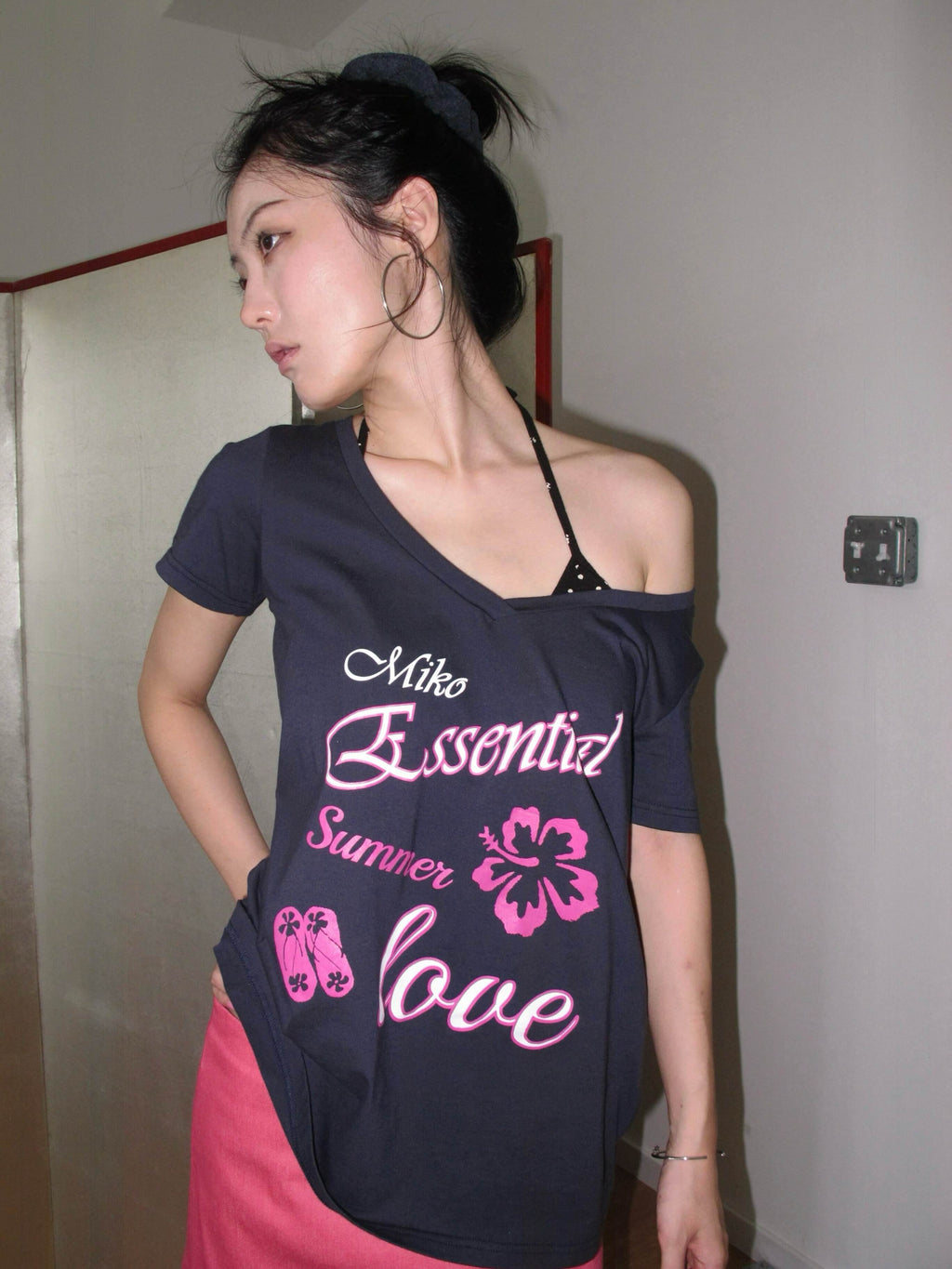 Miko_esst_V-neck_Cross_Print_Slanted_Shoulder_Loose_Women's_Cotton_Off-shoulder_T-shirts_946180831771_MISSTT