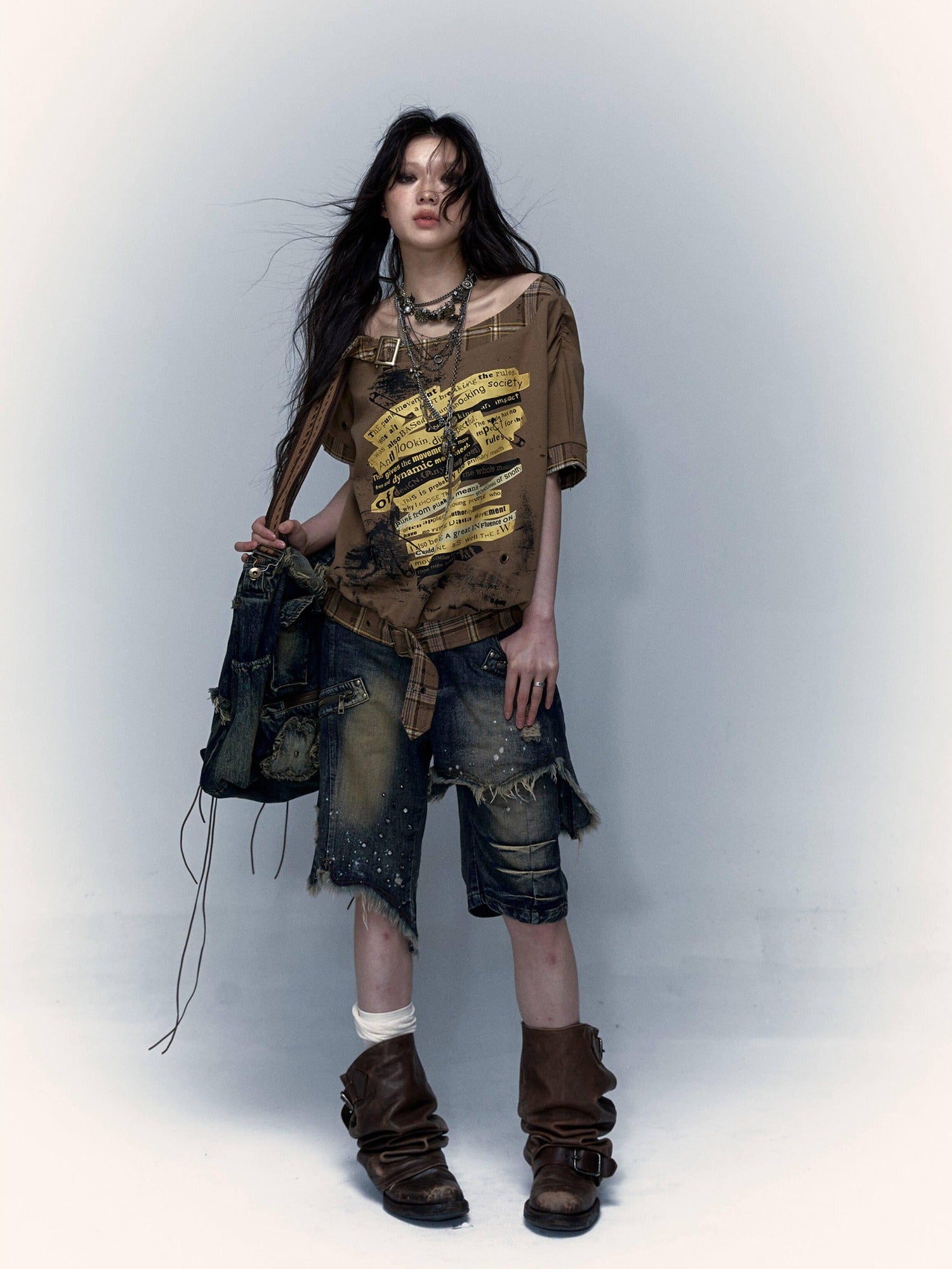 NO ROMANCE Lightweight Distressed Low Rise Relaxed Straight Women Casual Denim Shorts