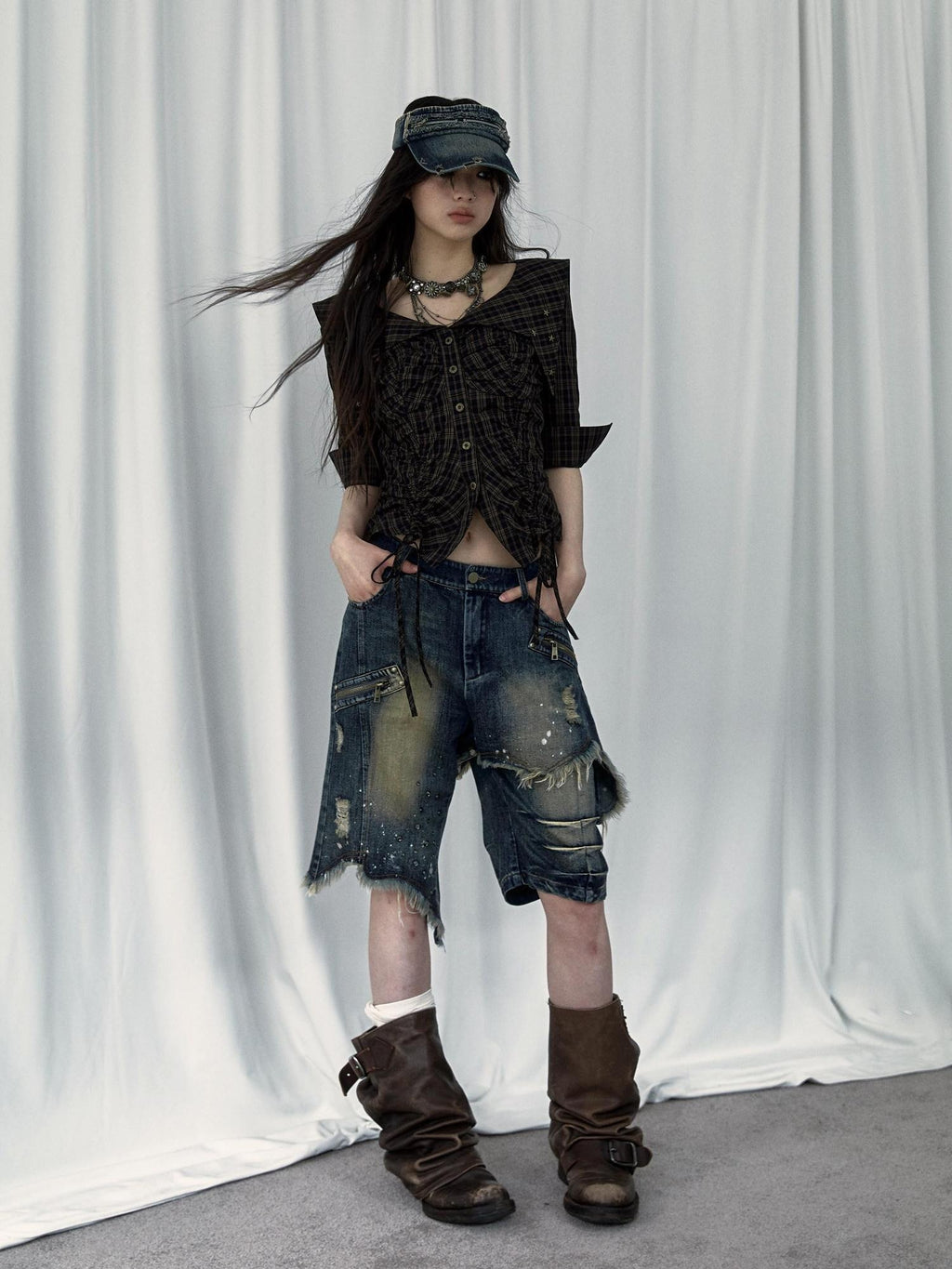 NO ROMANCE Lightweight Distressed Low Rise Relaxed Straight Women Casual Denim Shorts