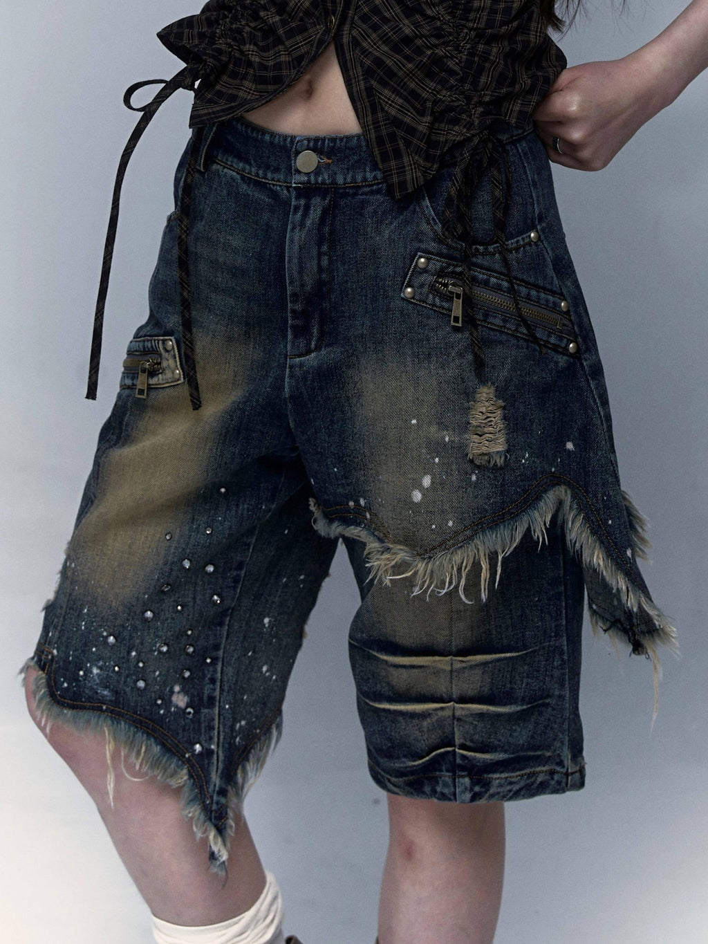 NO ROMANCE Lightweight Distressed Low Rise Relaxed Straight Women Casual Denim Shorts
