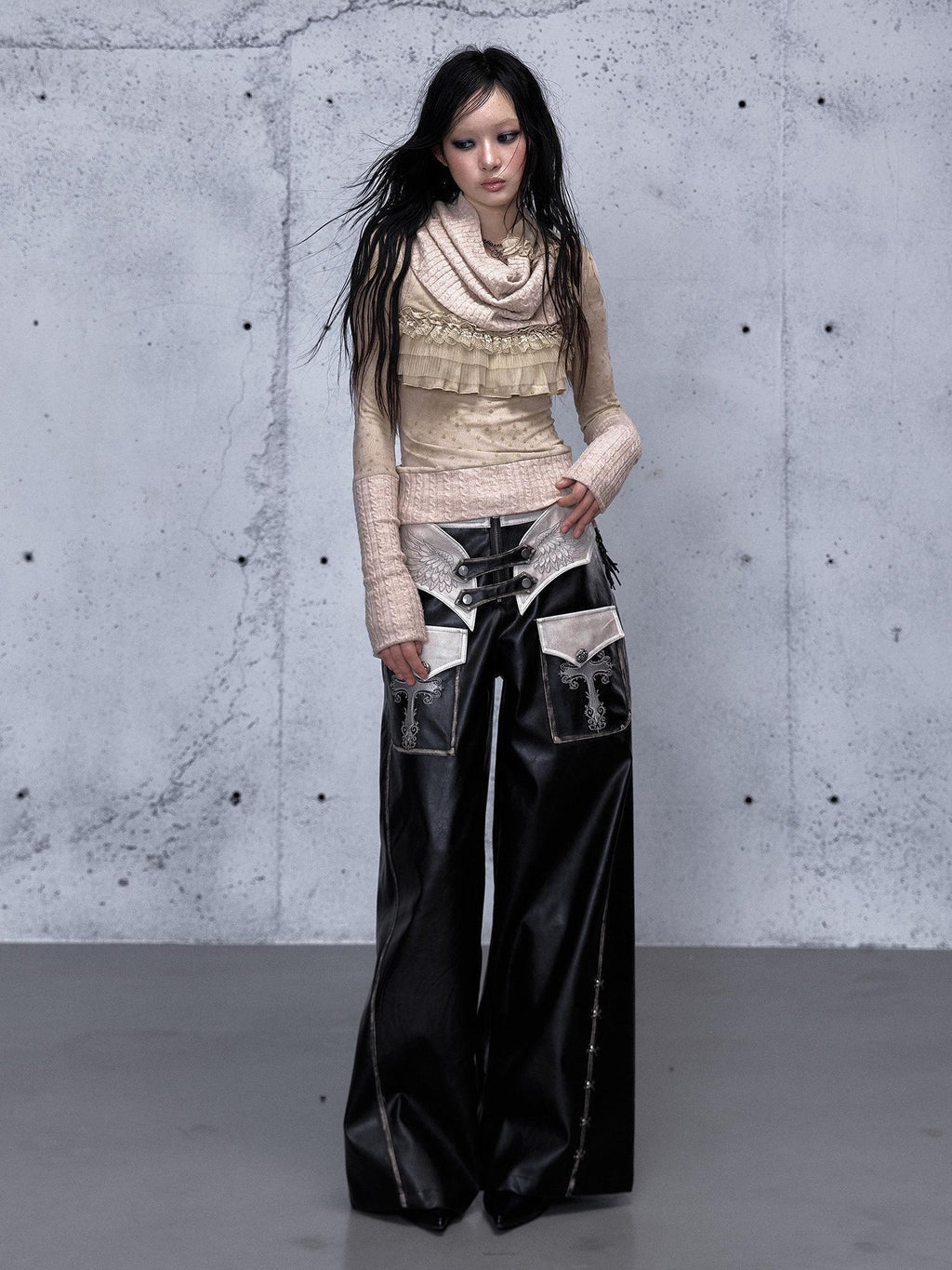 NO ROMANCE Washed Black Distressed Vintage Low Rise Non Stretch Ladies Wide-Leg Pants